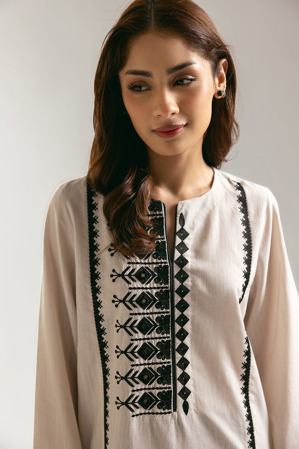 EMBROIDERED SUIT (E6142/102/006)