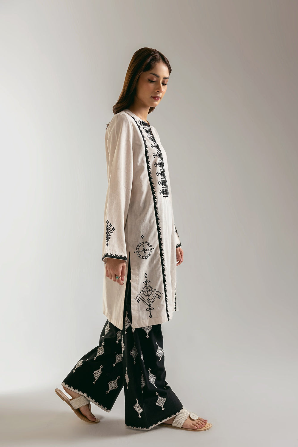 EMBROIDERED SUIT (E6142/102/006)