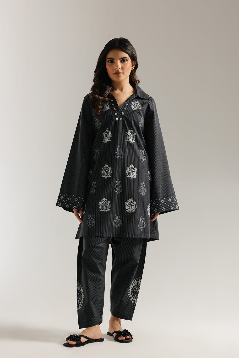 EMBROIDERED SUIT (E6181/102/902)