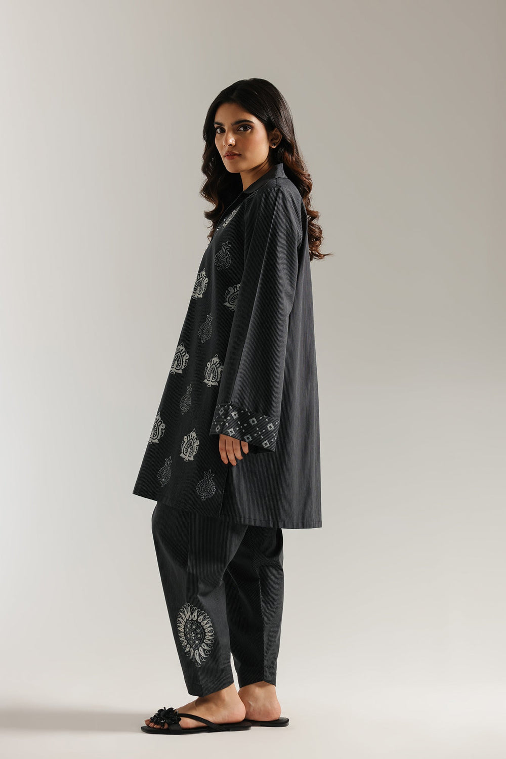 EMBROIDERED SUIT (E6181/102/902)