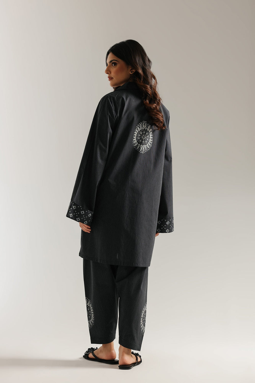 EMBROIDERED SUIT (E6181/102/902)