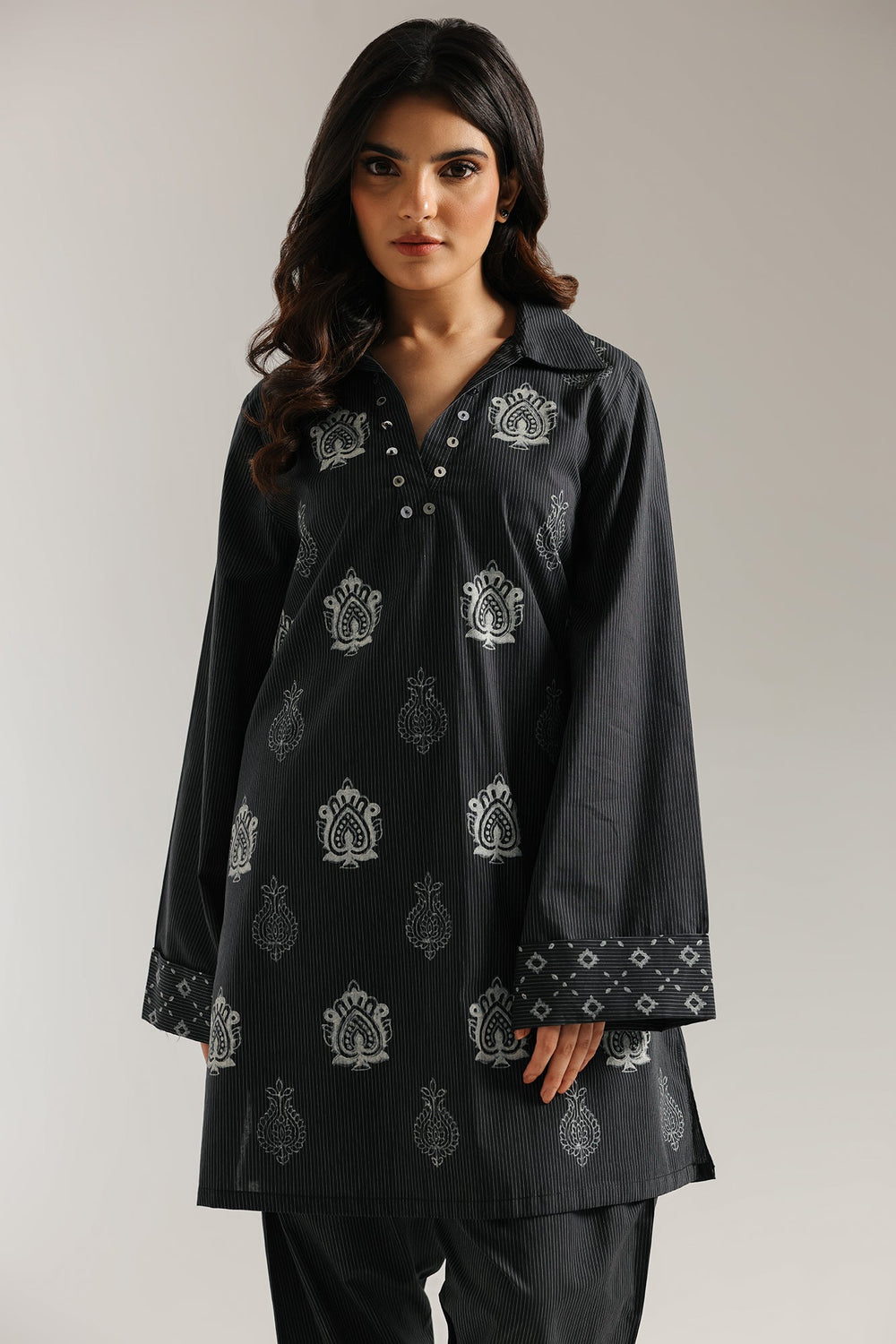 EMBROIDERED SUIT (E6181/102/902)