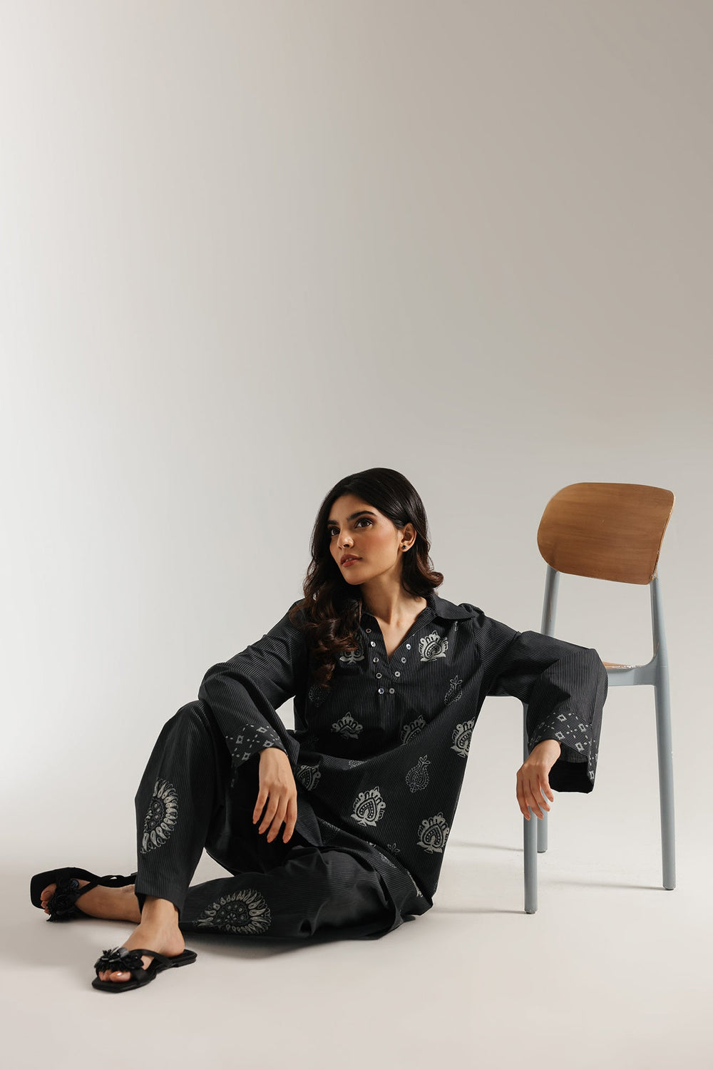 EMBROIDERED SUIT (E6181/102/902)