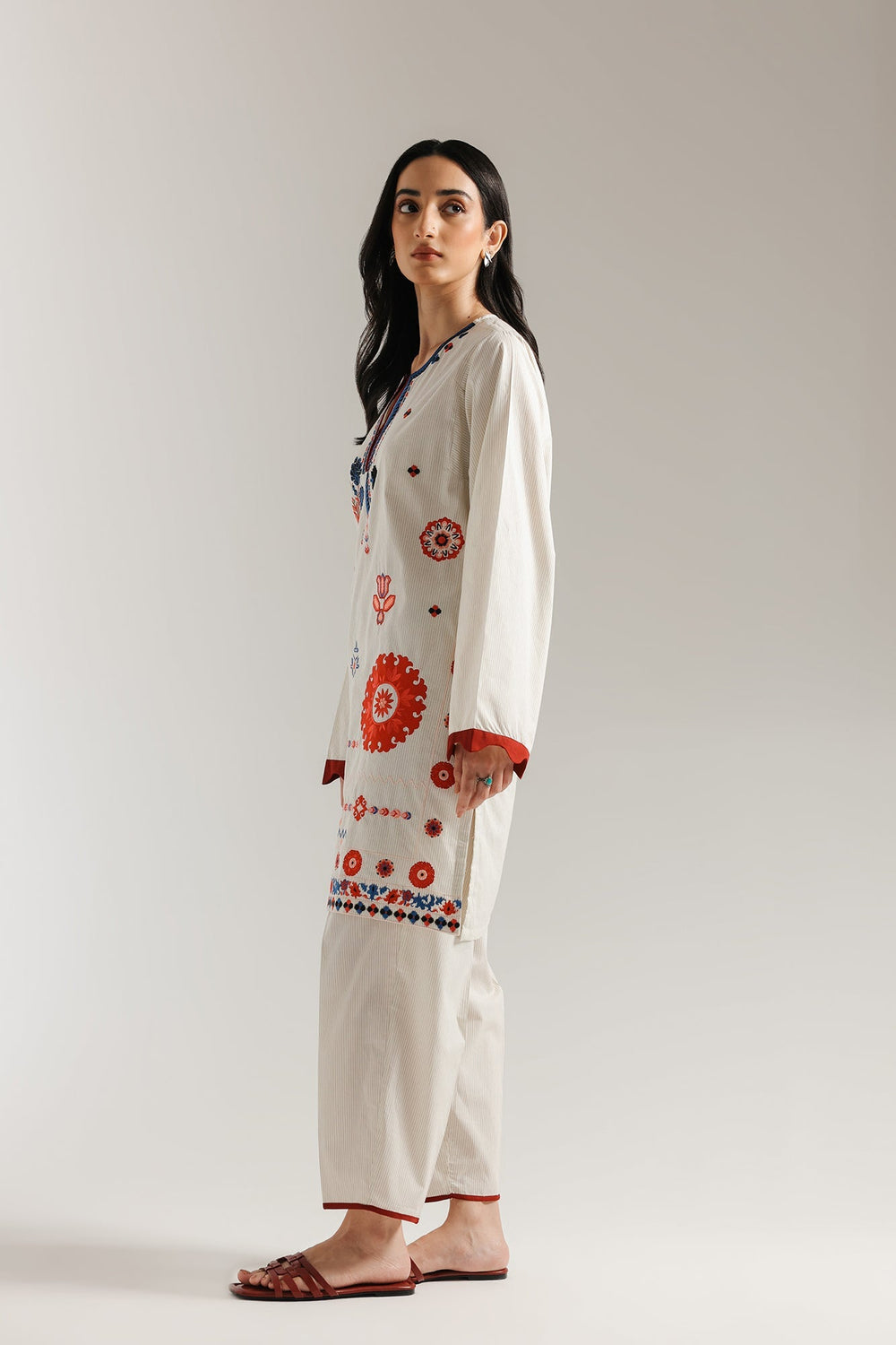 EMBROIDERED SUIT (E6182/102/004)