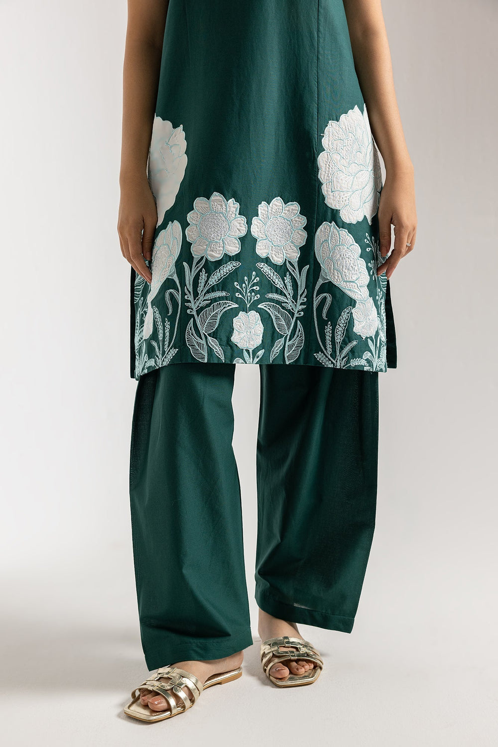 EMBROIDERED SUIT (E6190/102/711)