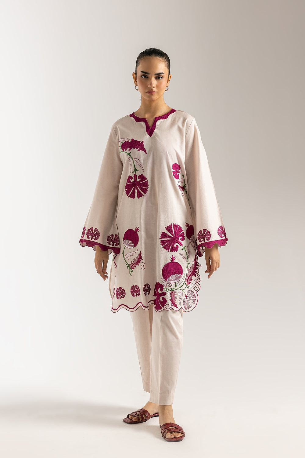 EMBROIDERED SUIT (E6194/102/004)