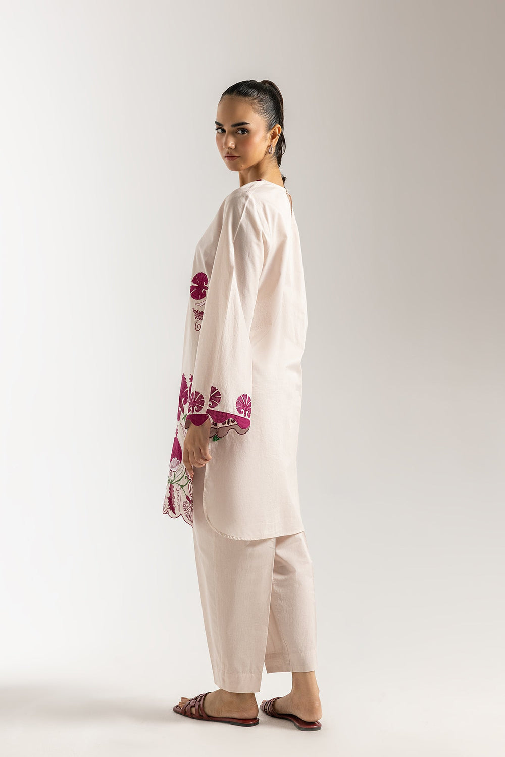 EMBROIDERED SUIT (E6194/102/004)