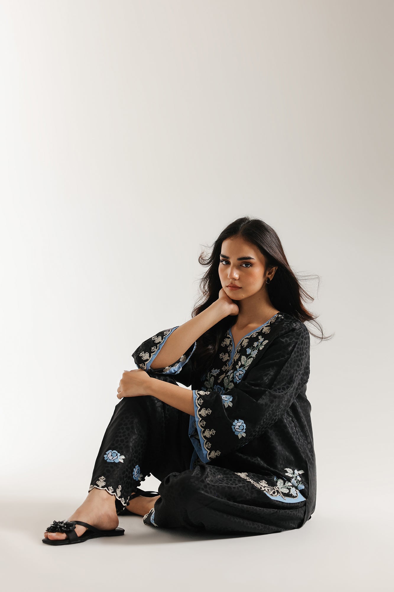 EMBROIDERED SUIT (E6629/102/902)