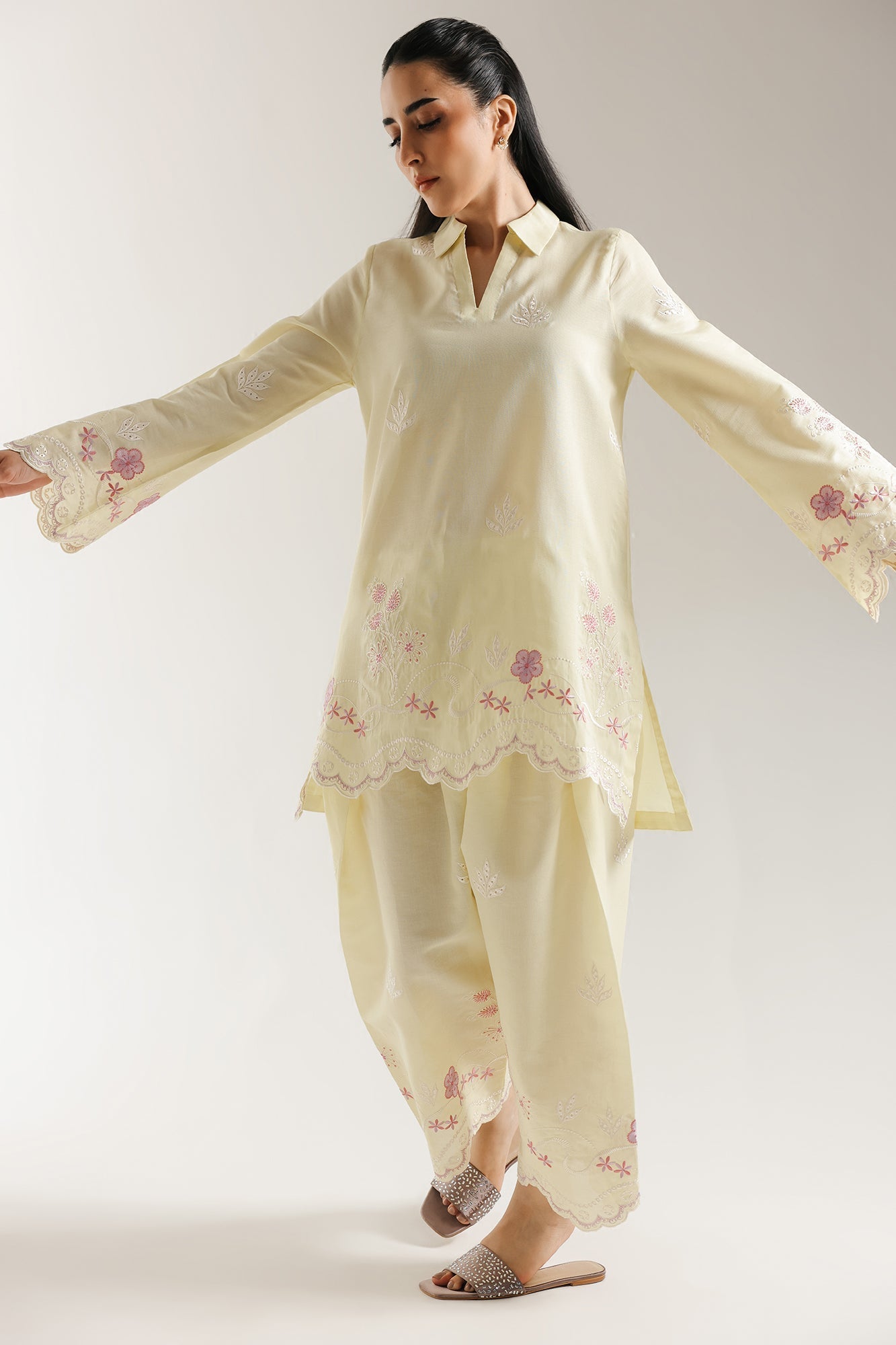 EMBROIDERED SUIT (E6640/102/129)