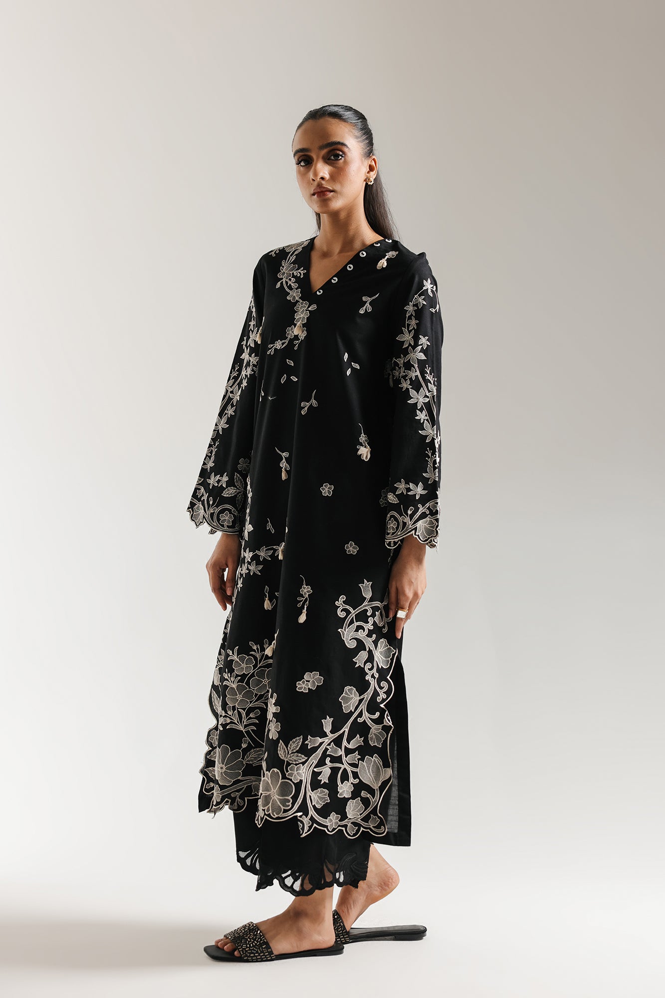 EMBROIDERED DRESS (E6959/102/902)