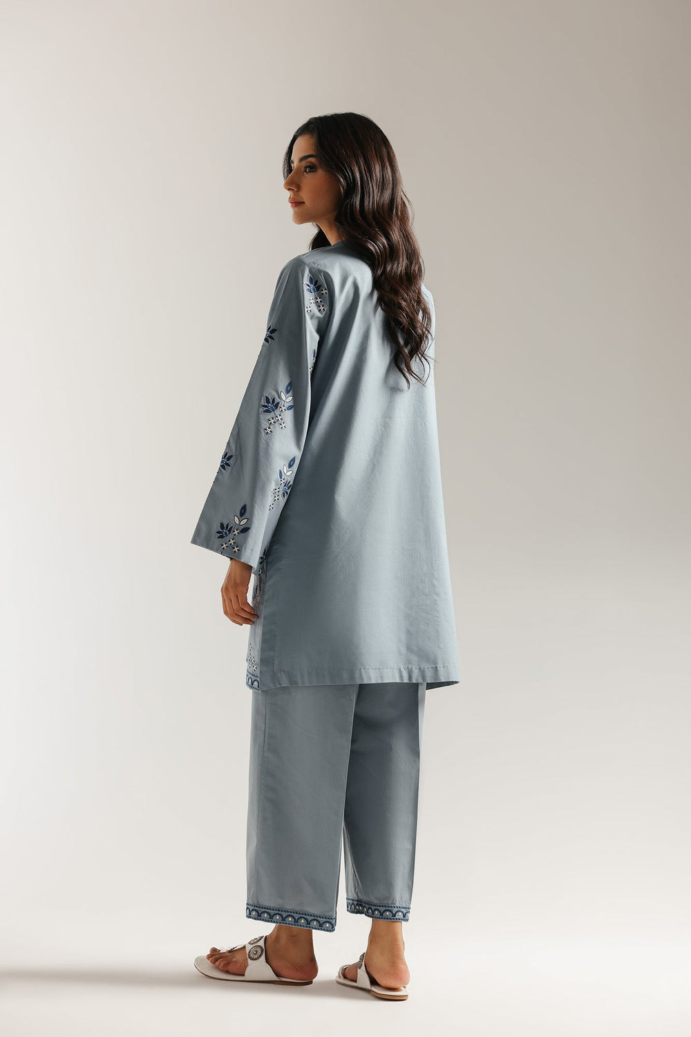 EMBROIDERED SUIT (E6973/102/605)