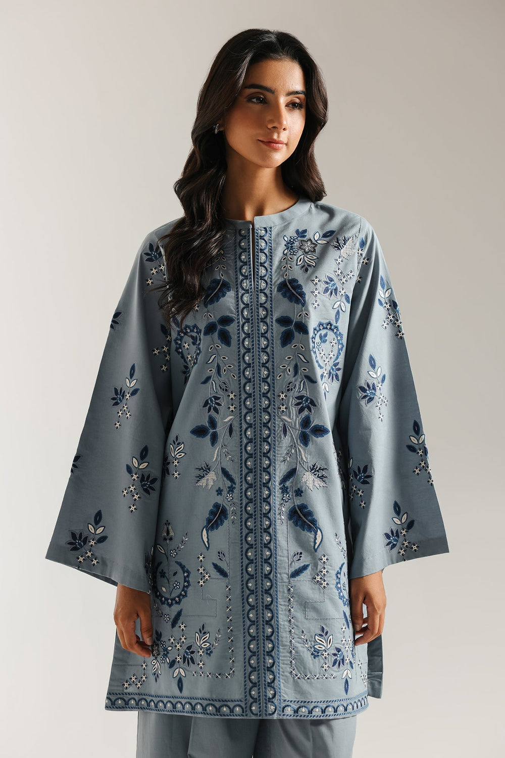 EMBROIDERED SUIT (E6973/102/605)