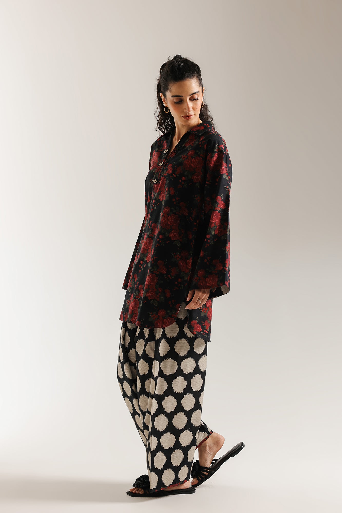 EMBROIDERED SUIT (E6992/102/902)