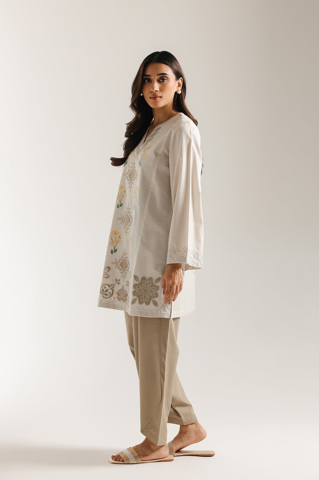 EMBROIDERED SUIT (E7005/102/002)