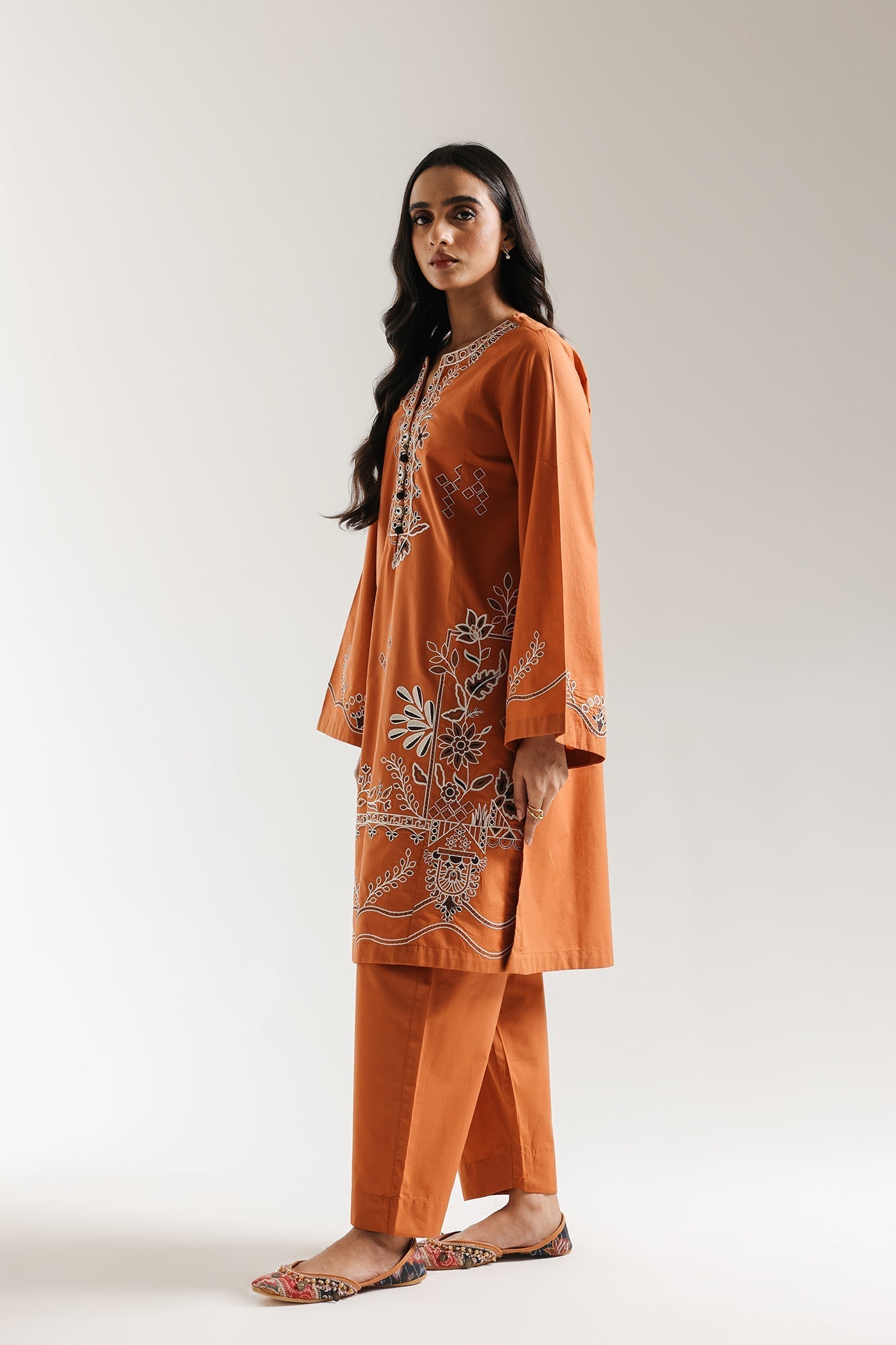 EMBROIDERED SUIT (E7014/102/214)