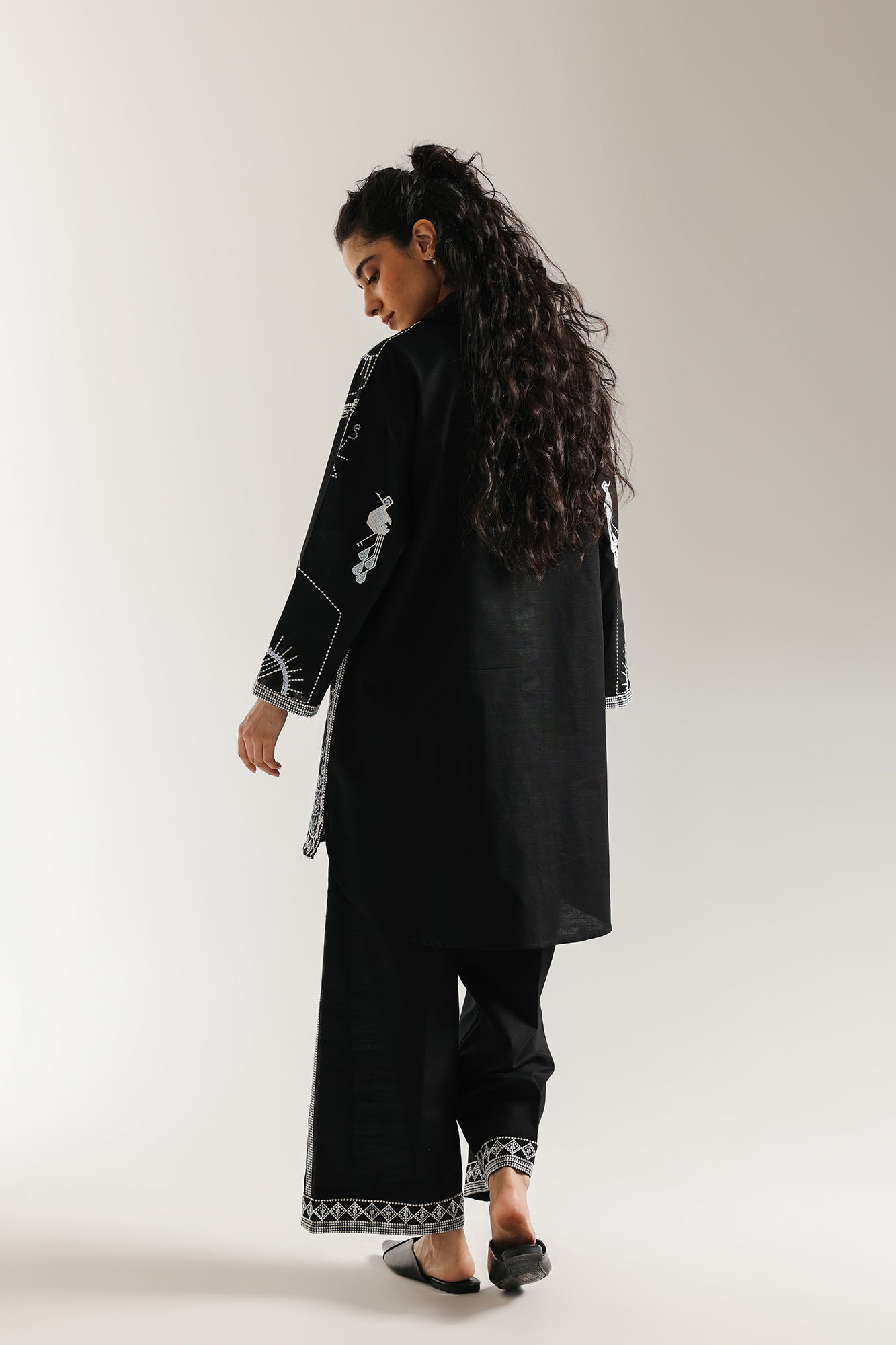 EMBROIDERED SUIT (E7038/102/902)