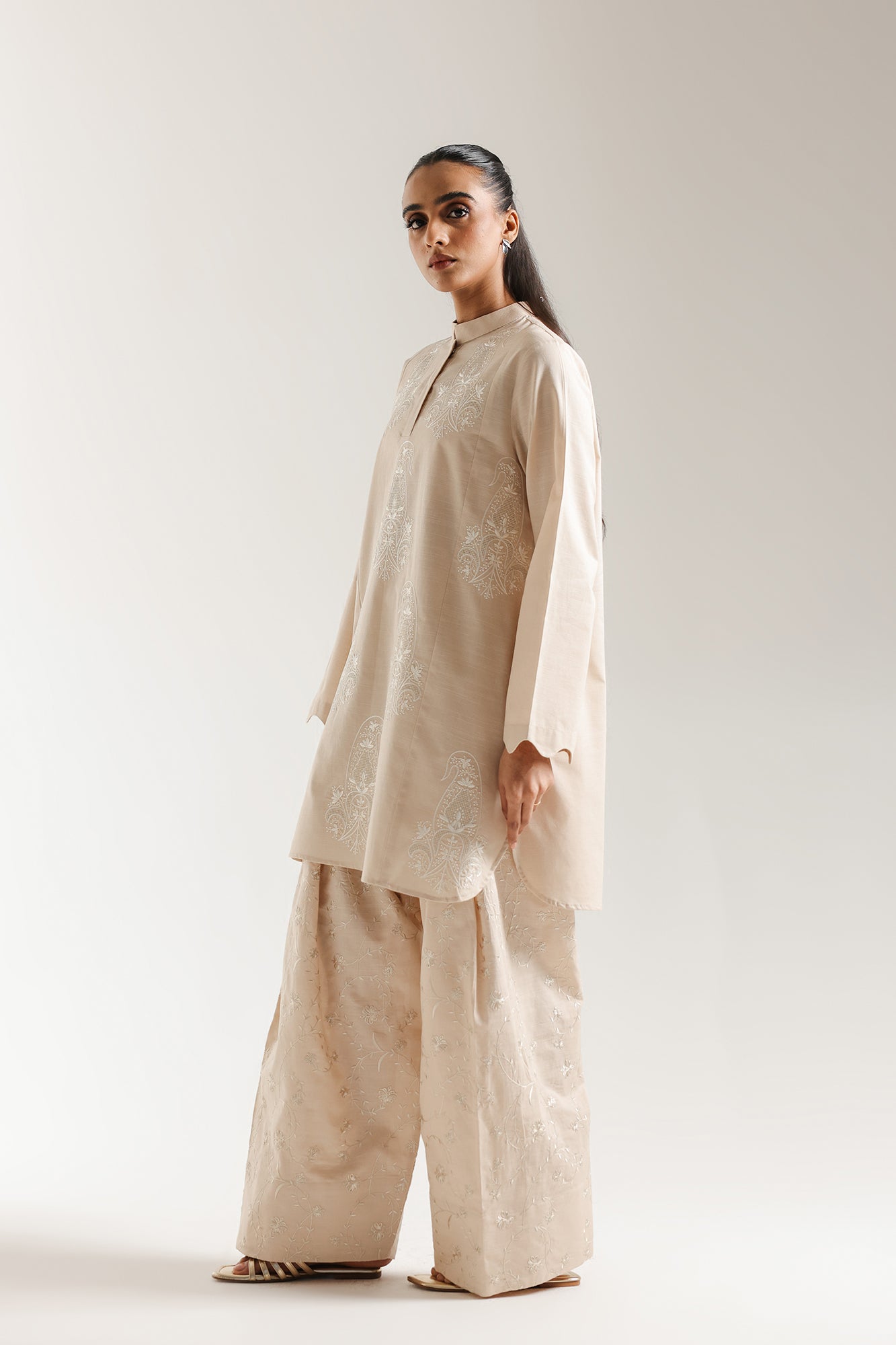 EMBROIDERED SUIT (E7042/102/002)