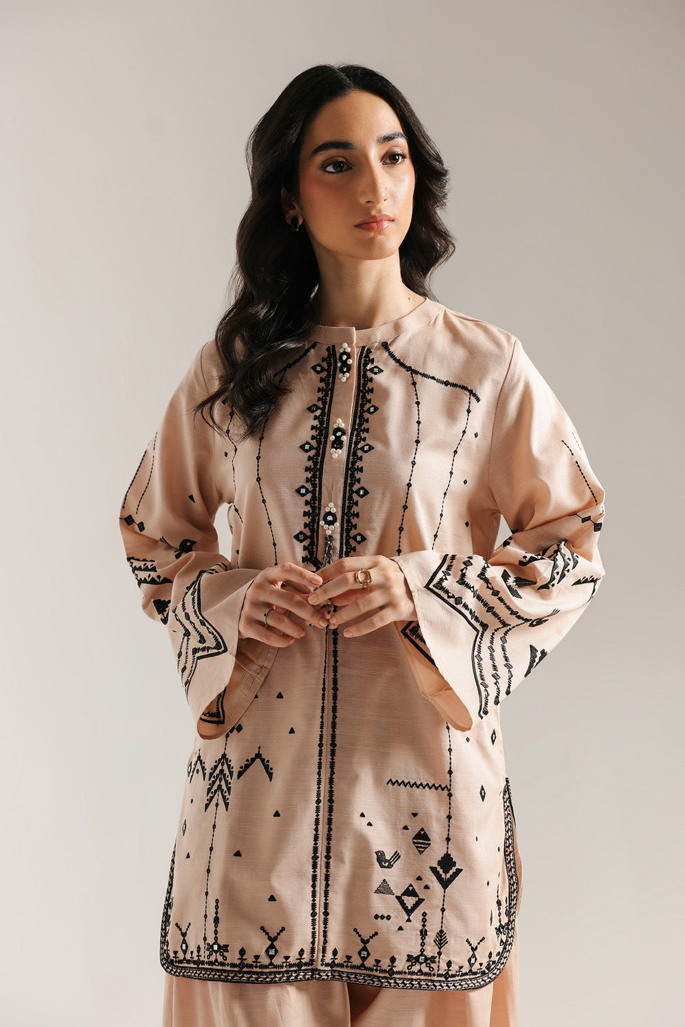 EMBROIDERED SUIT (E7043/102/808)