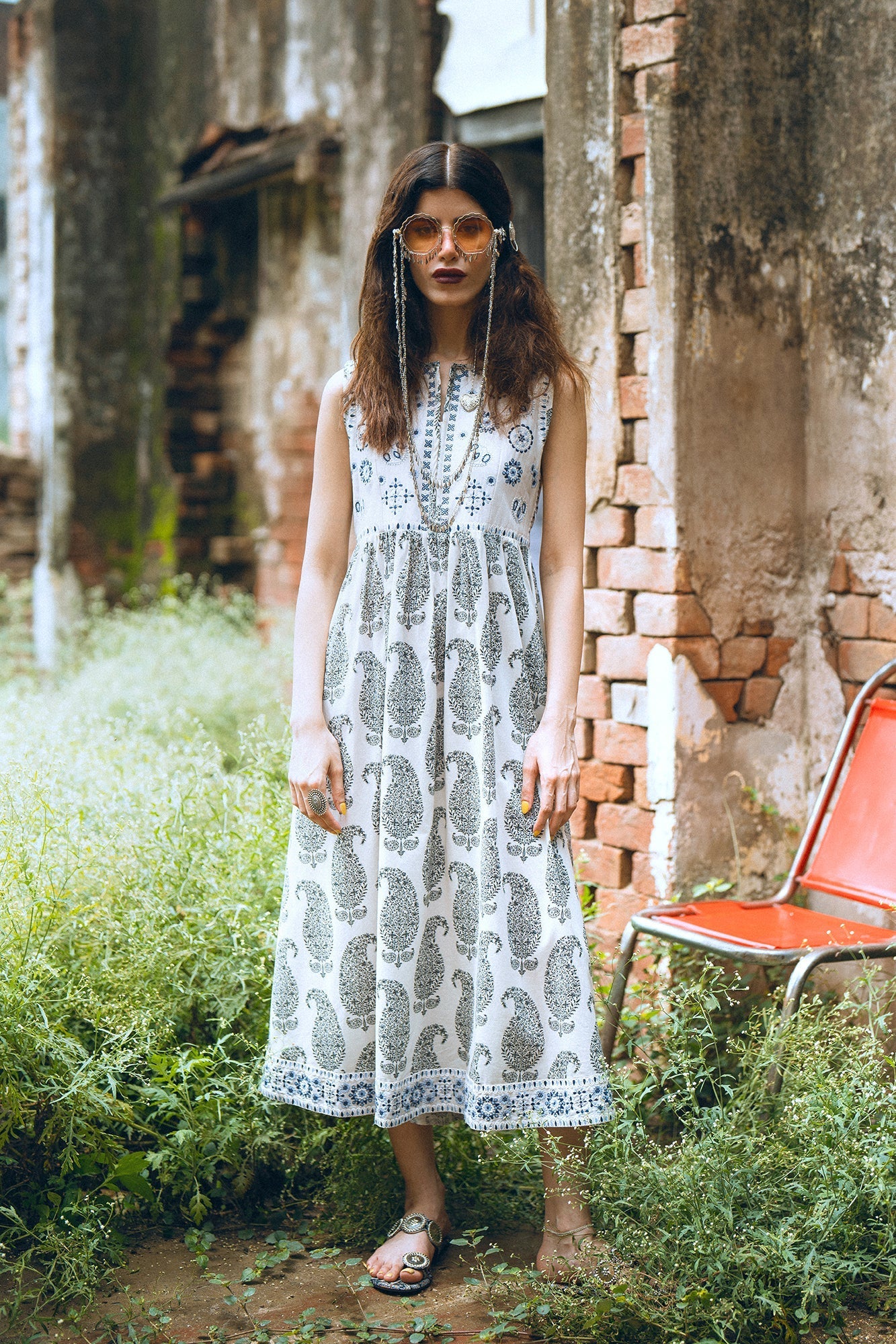 DRESS (S3E119/002/0523)