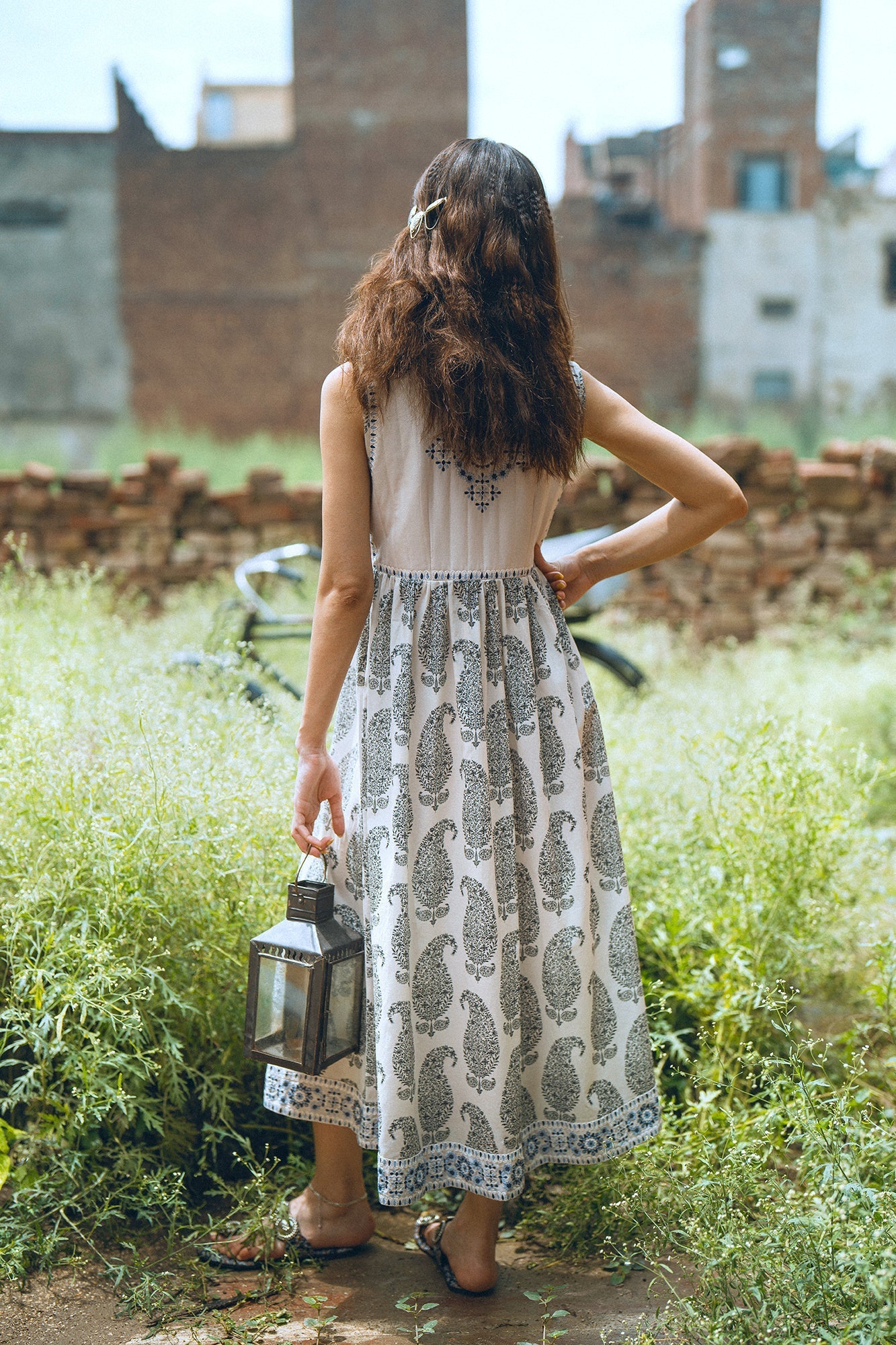 DRESS (S3E119/002/0523)