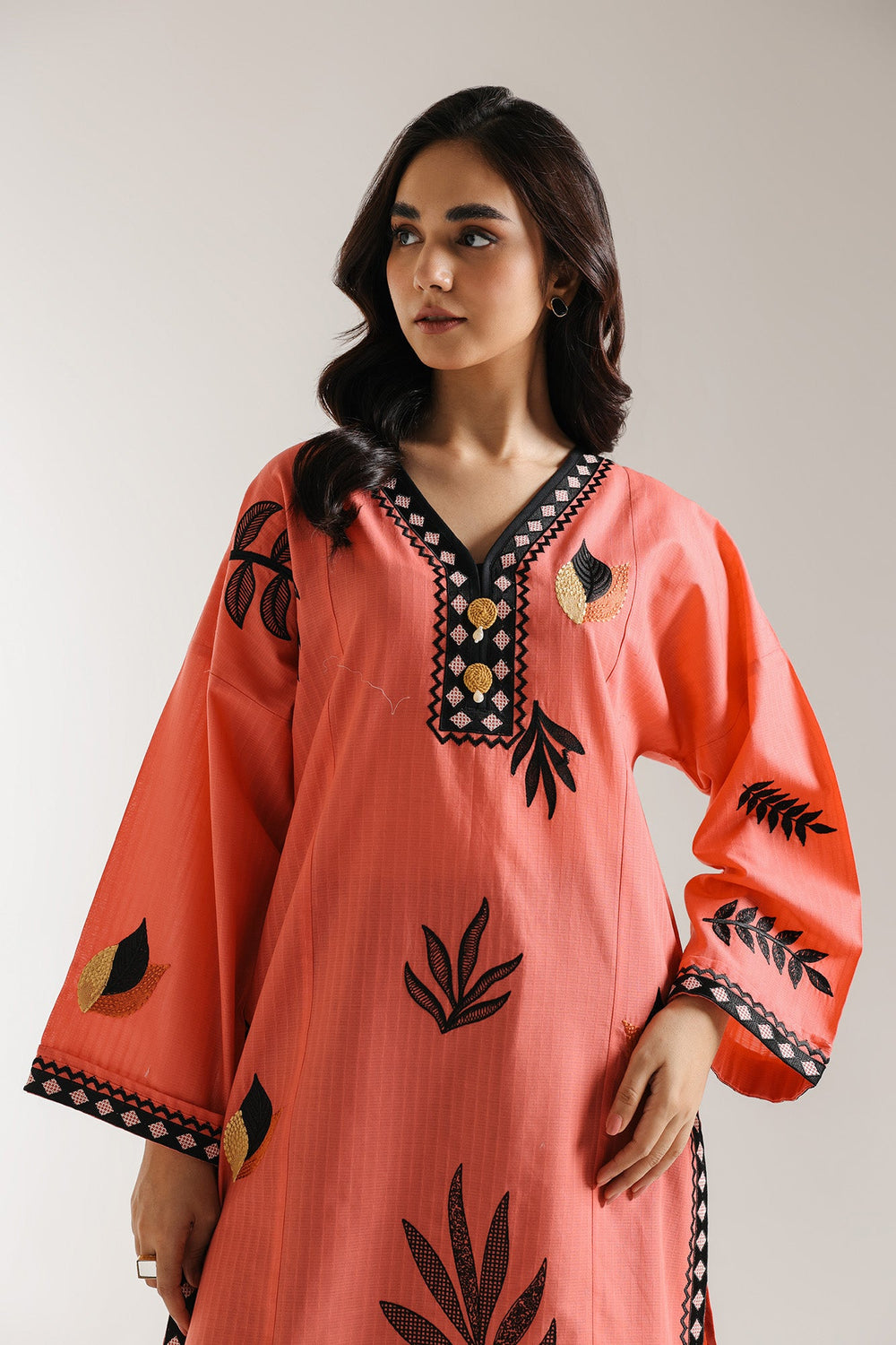 EMBROIDERED TOP (S4E6533/102/313)
