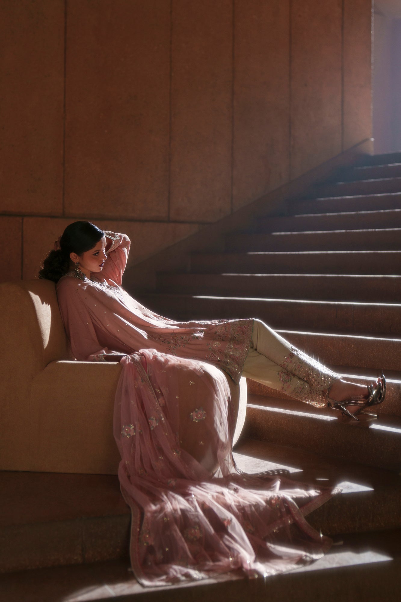 EMBROIDERED SUIT (E1040/104/327)