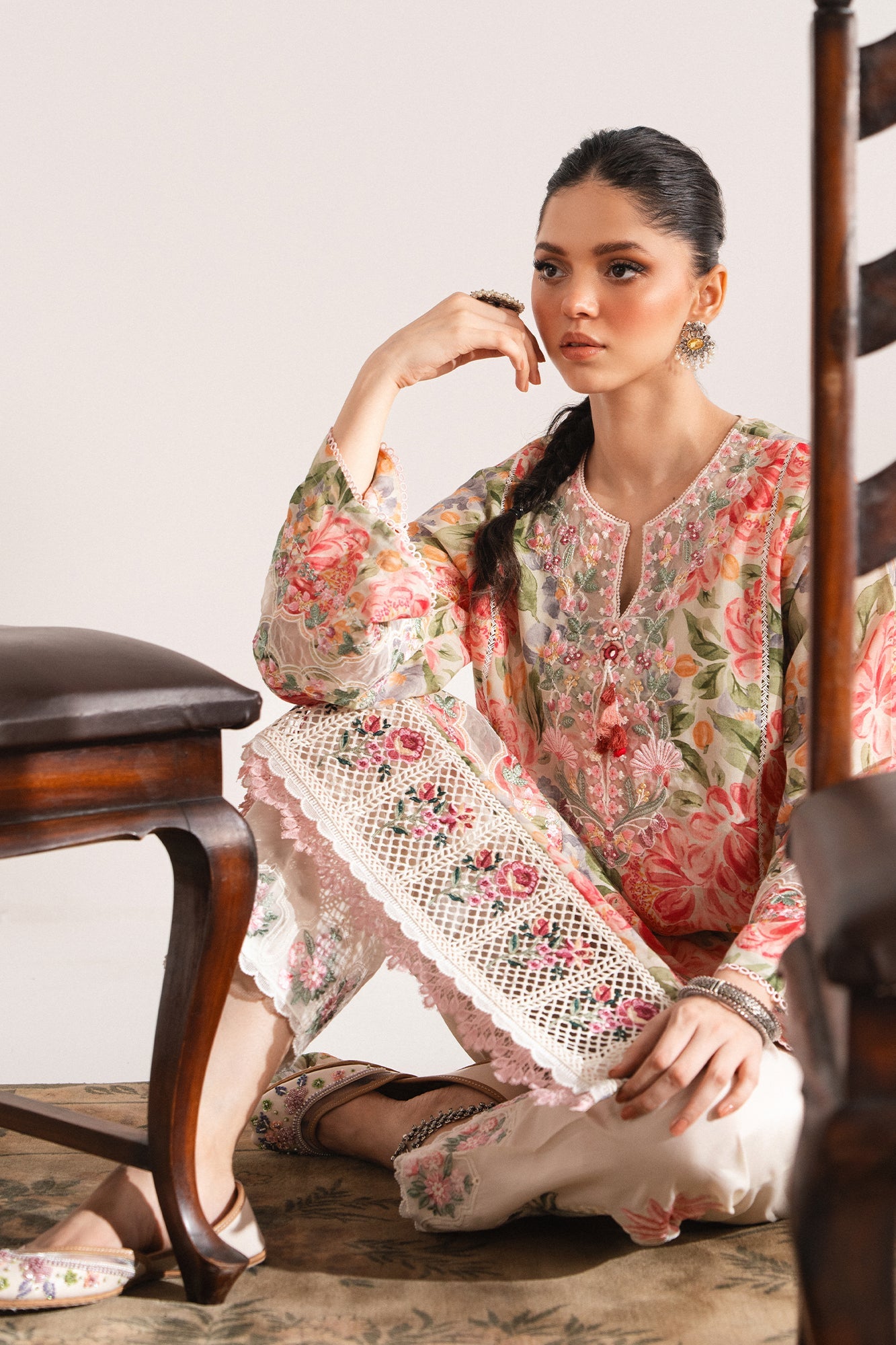 EMBROIDERED SUIT (E103/130/3265)