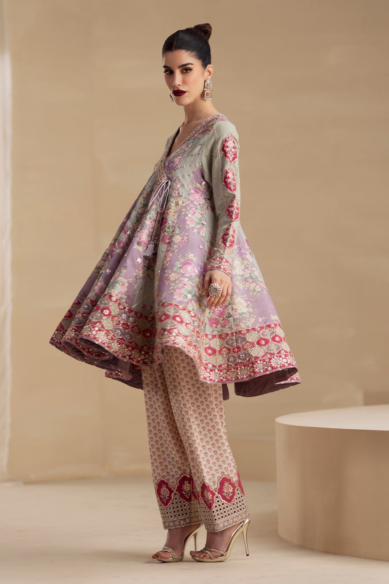 EMBROIDERED SUIT (E0913/104/718)