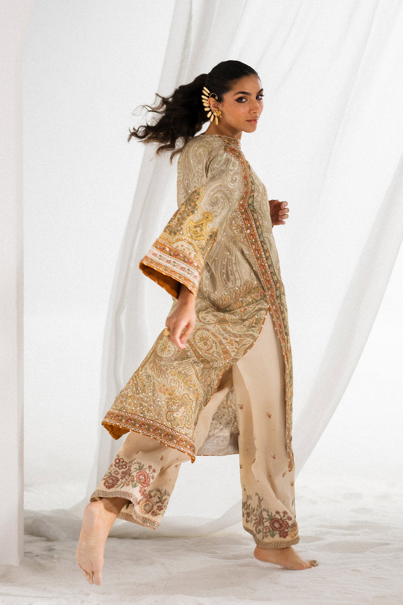 EMBROIDERED SUIT (E104/112/0810)