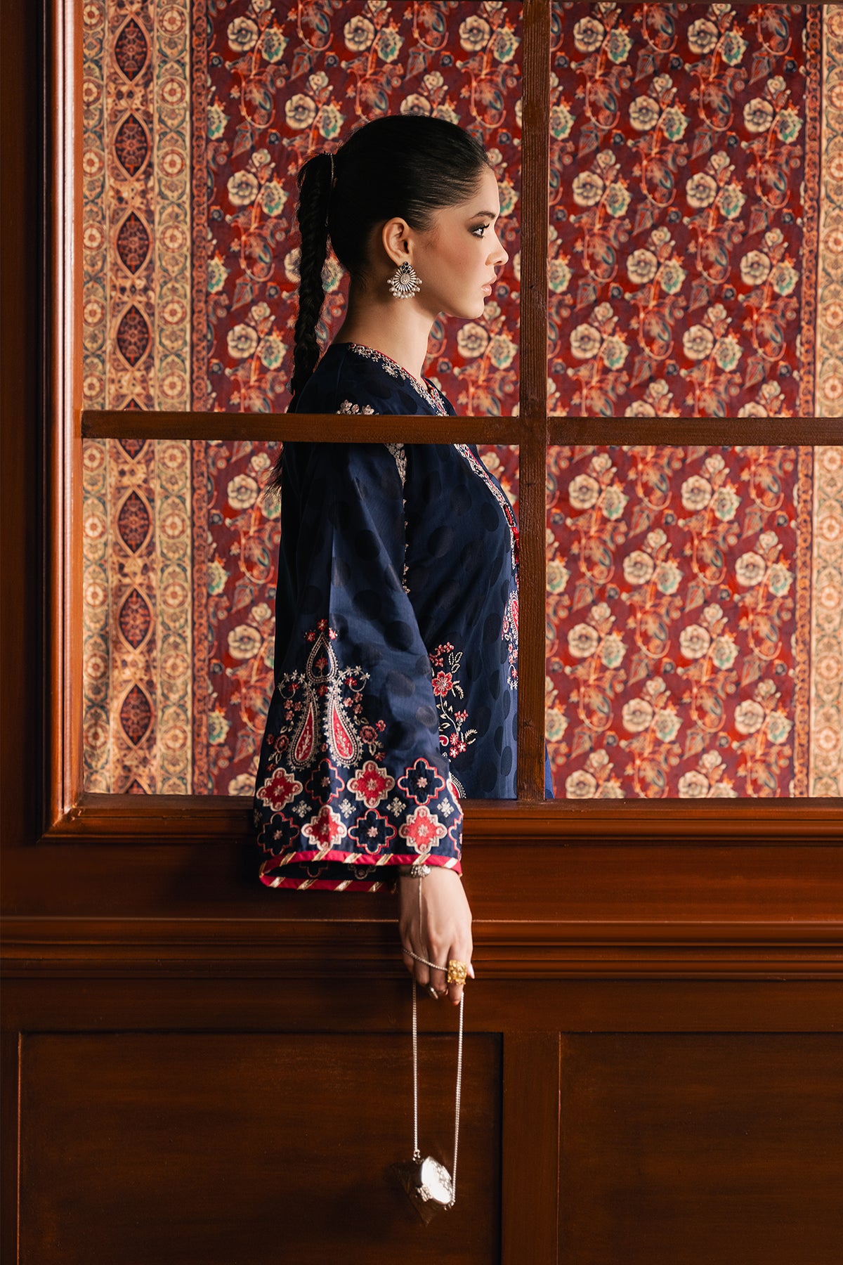 EMBROIDERED SUIT (E4756/103/620)