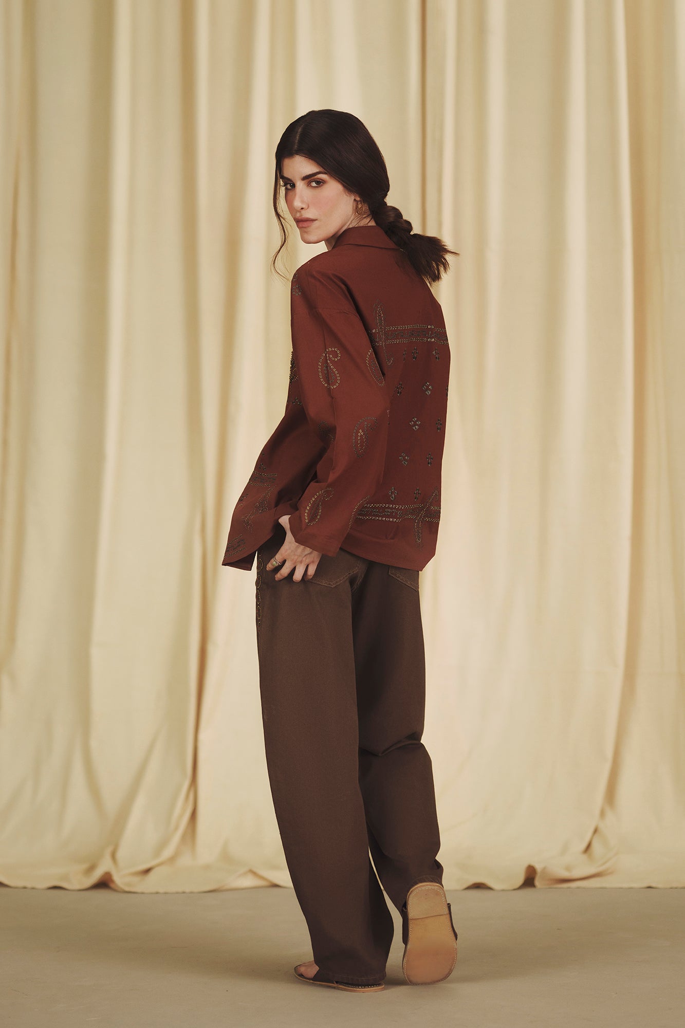 EMBROIDERED JEANS (E0221/120/821)