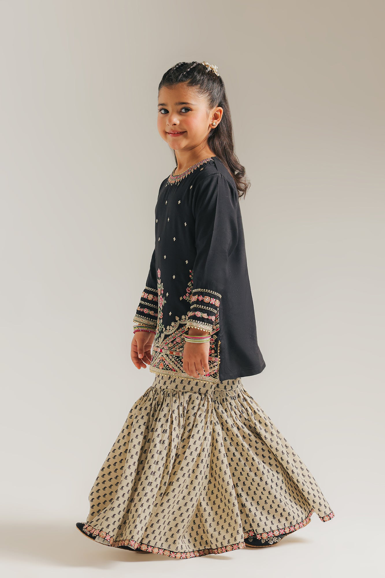 EMBROIDERED SUIT (E0304/415/901 E0304/315/901)