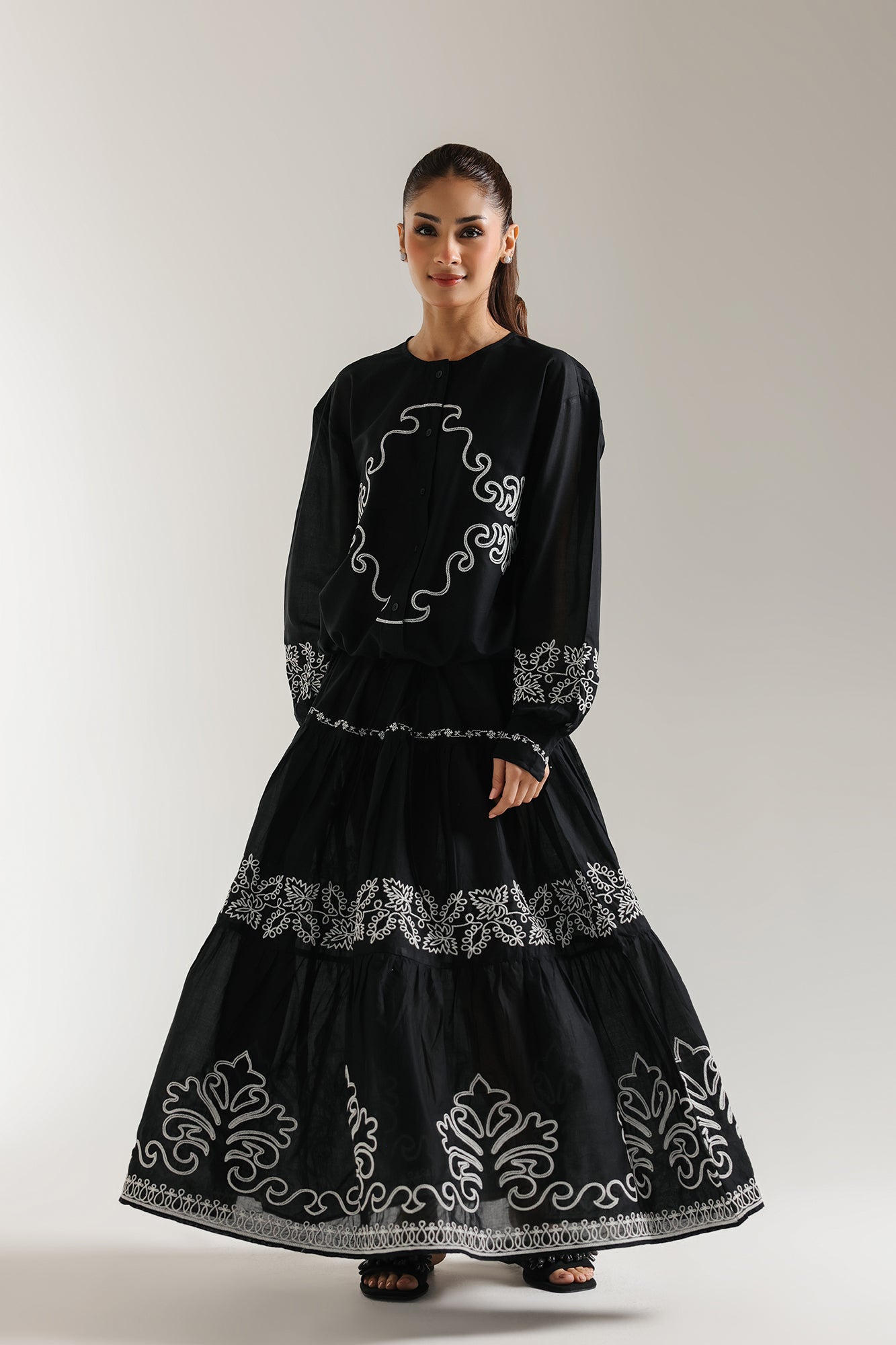 EMBROIDERED SUIT (E101/902/0516)