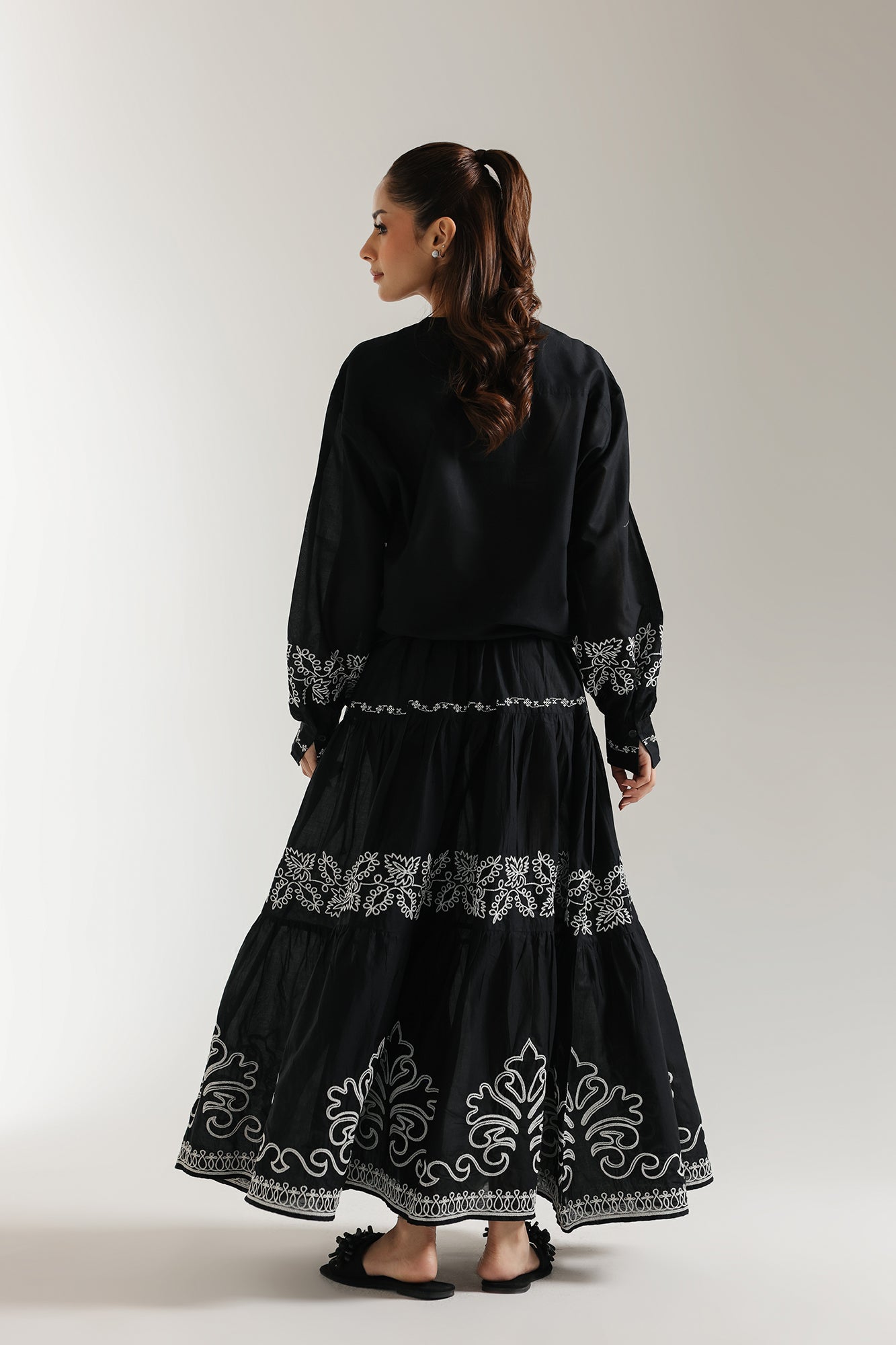 EMBROIDERED SUIT (E101/902/0516)