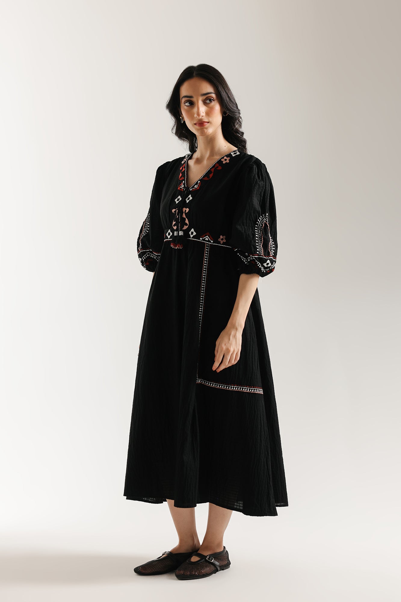 EMBROIDERED DRESS (E0518/101/902)