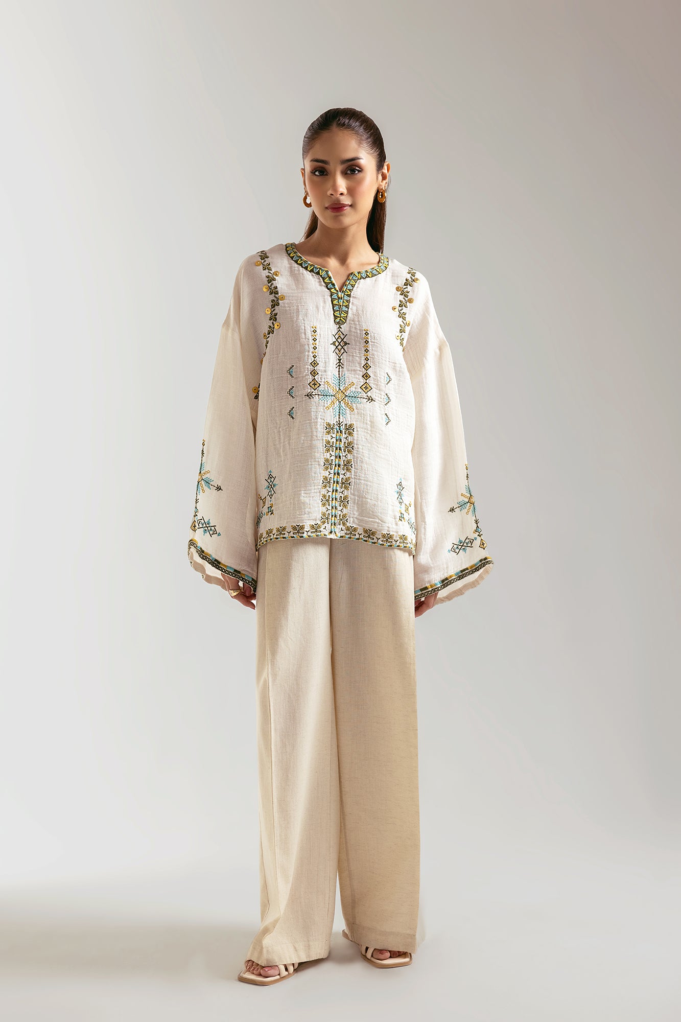 EMBROIDERED TOP (E0521/101/001)