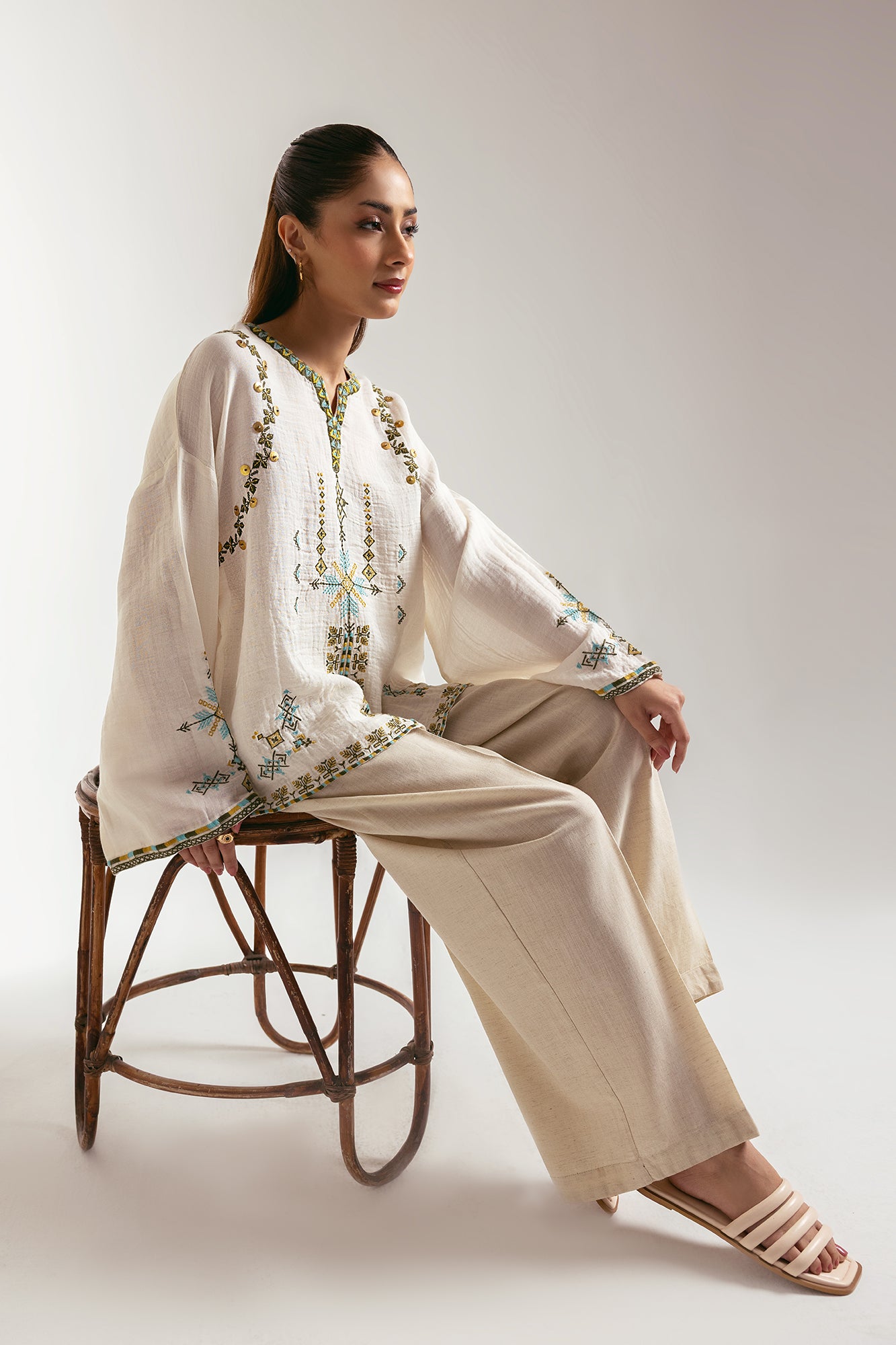 EMBROIDERED TOP (E0521/101/001)