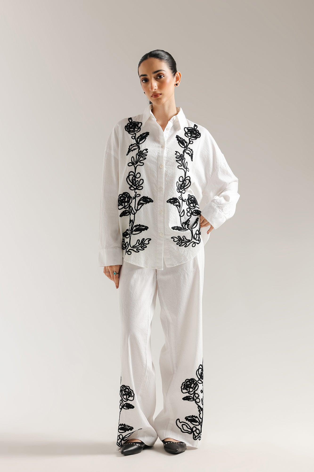 EMBROIDERED SUIT (E106/001/0633)