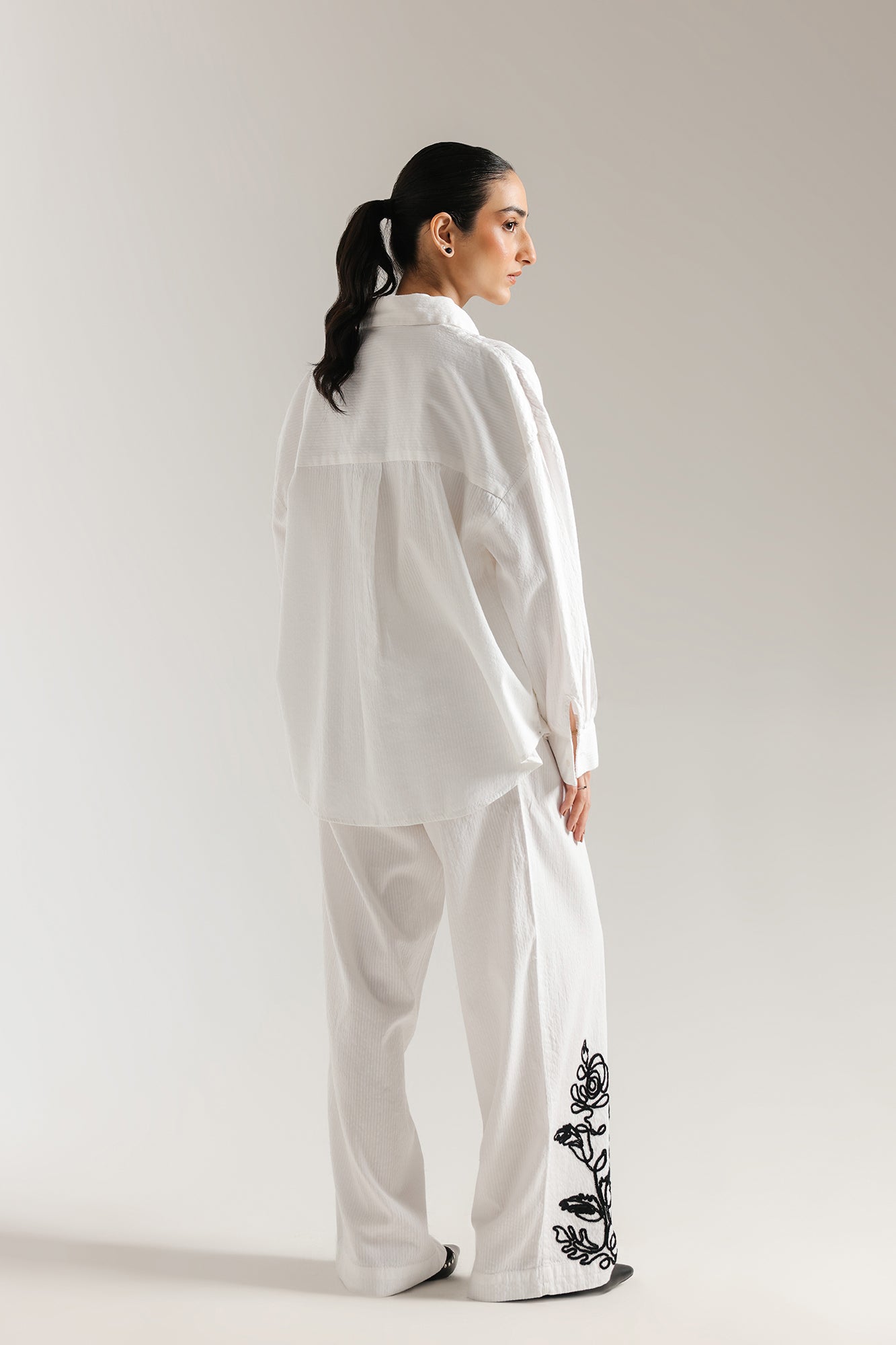 EMBROIDERED SUIT (E106/001/0633)