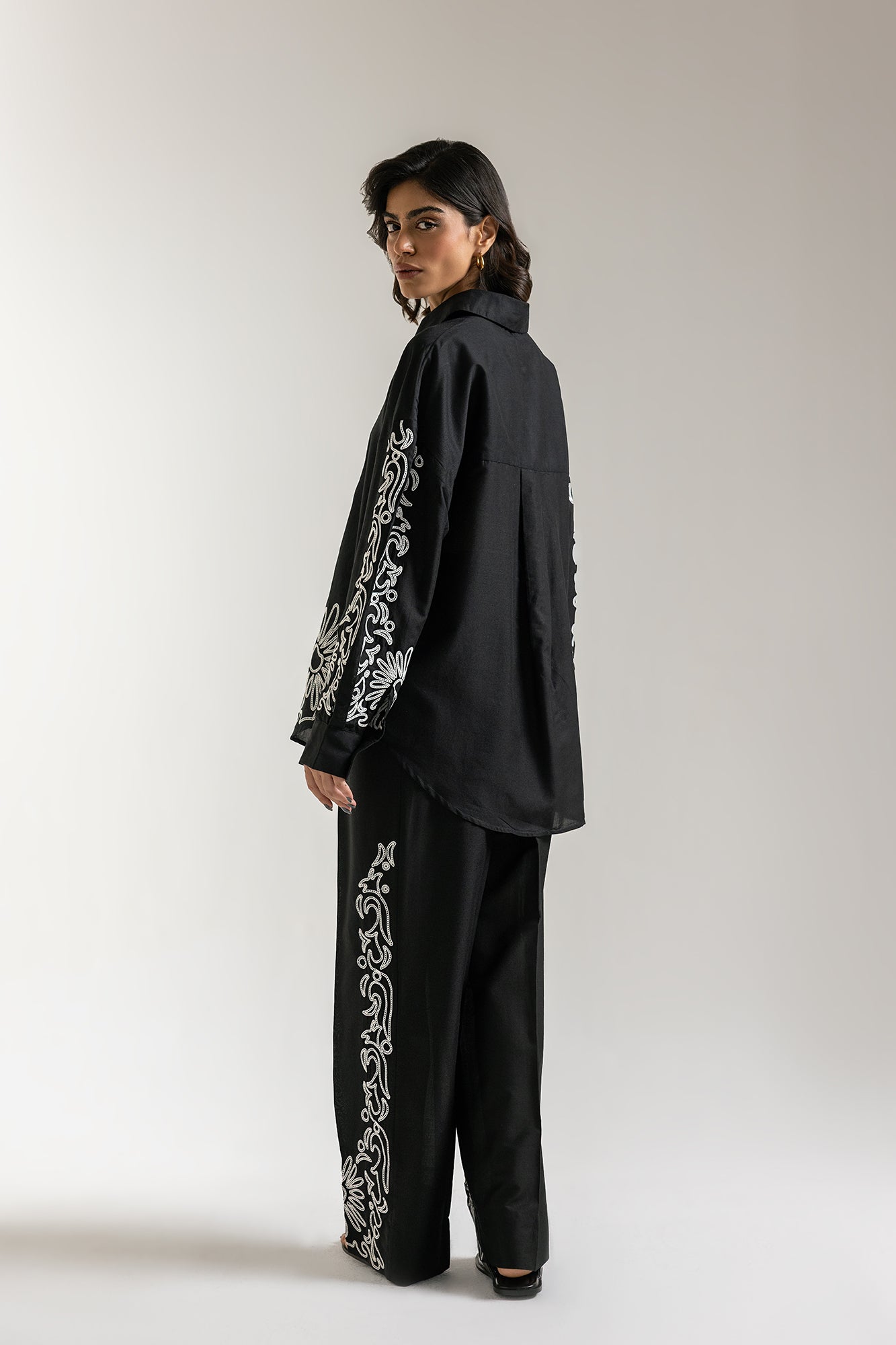 EMBROIDERED SUIT (E0644/106/902)