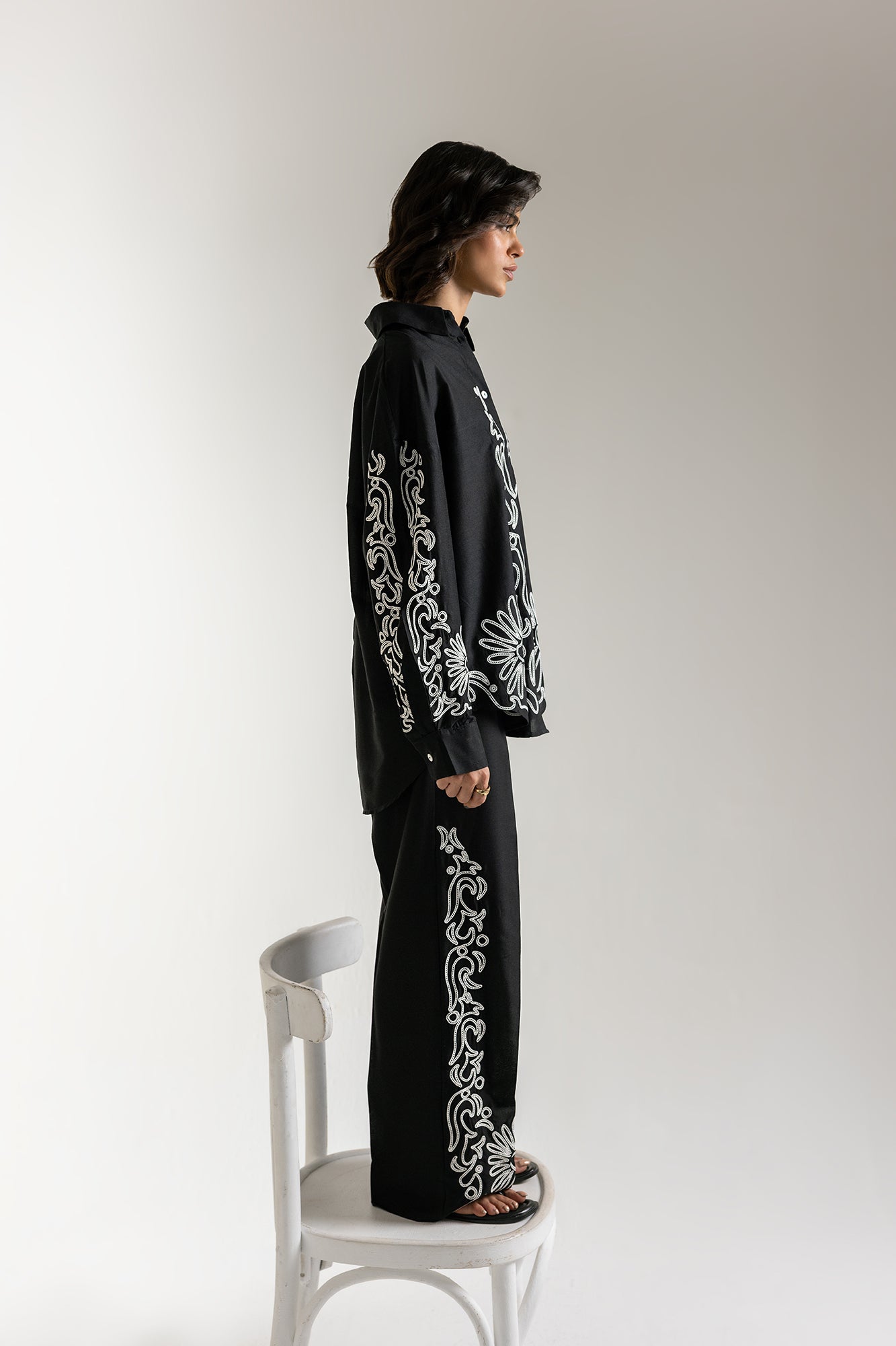 EMBROIDERED SUIT (E0644/106/902)