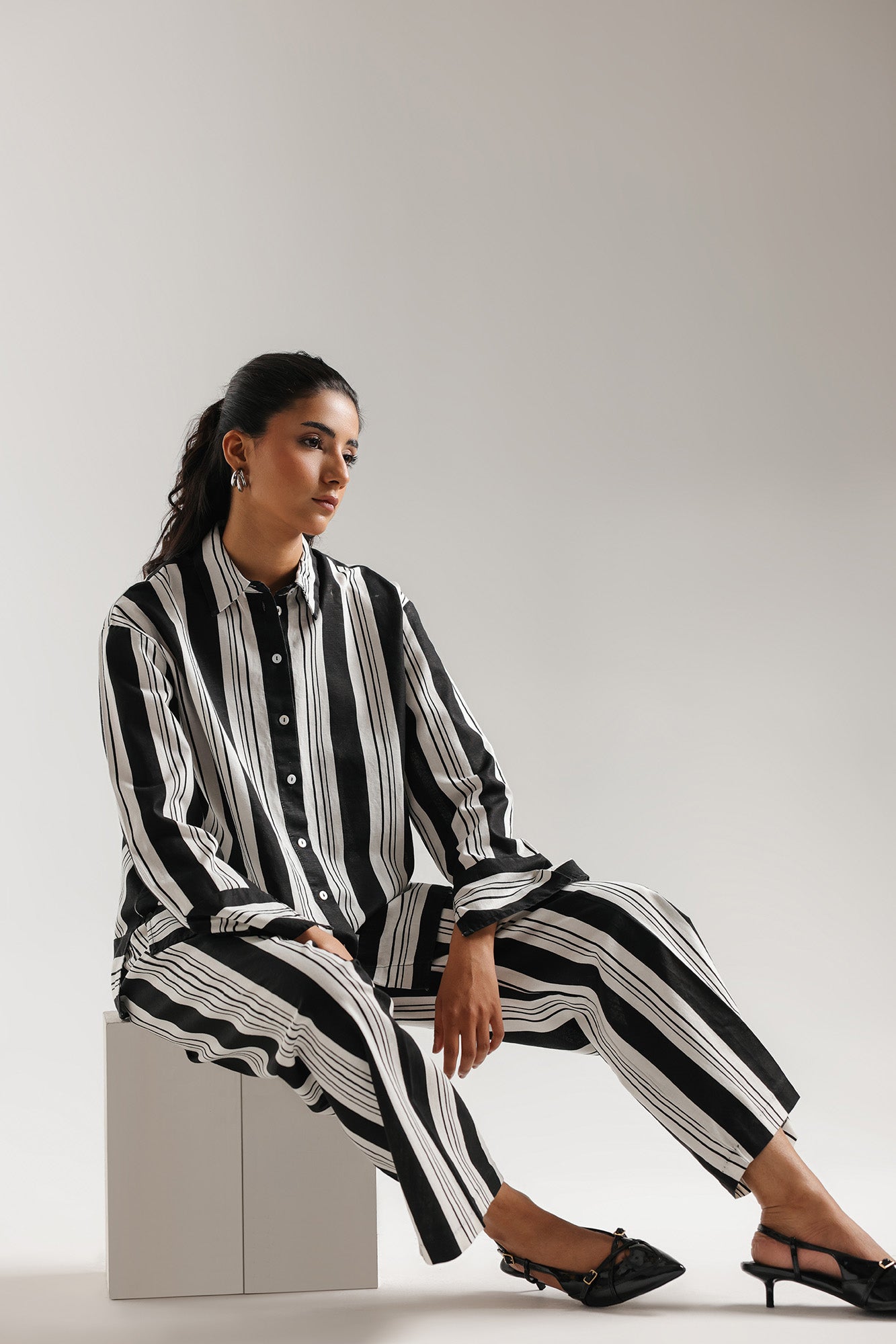 STRIPED SUIT (E0700/116/902)