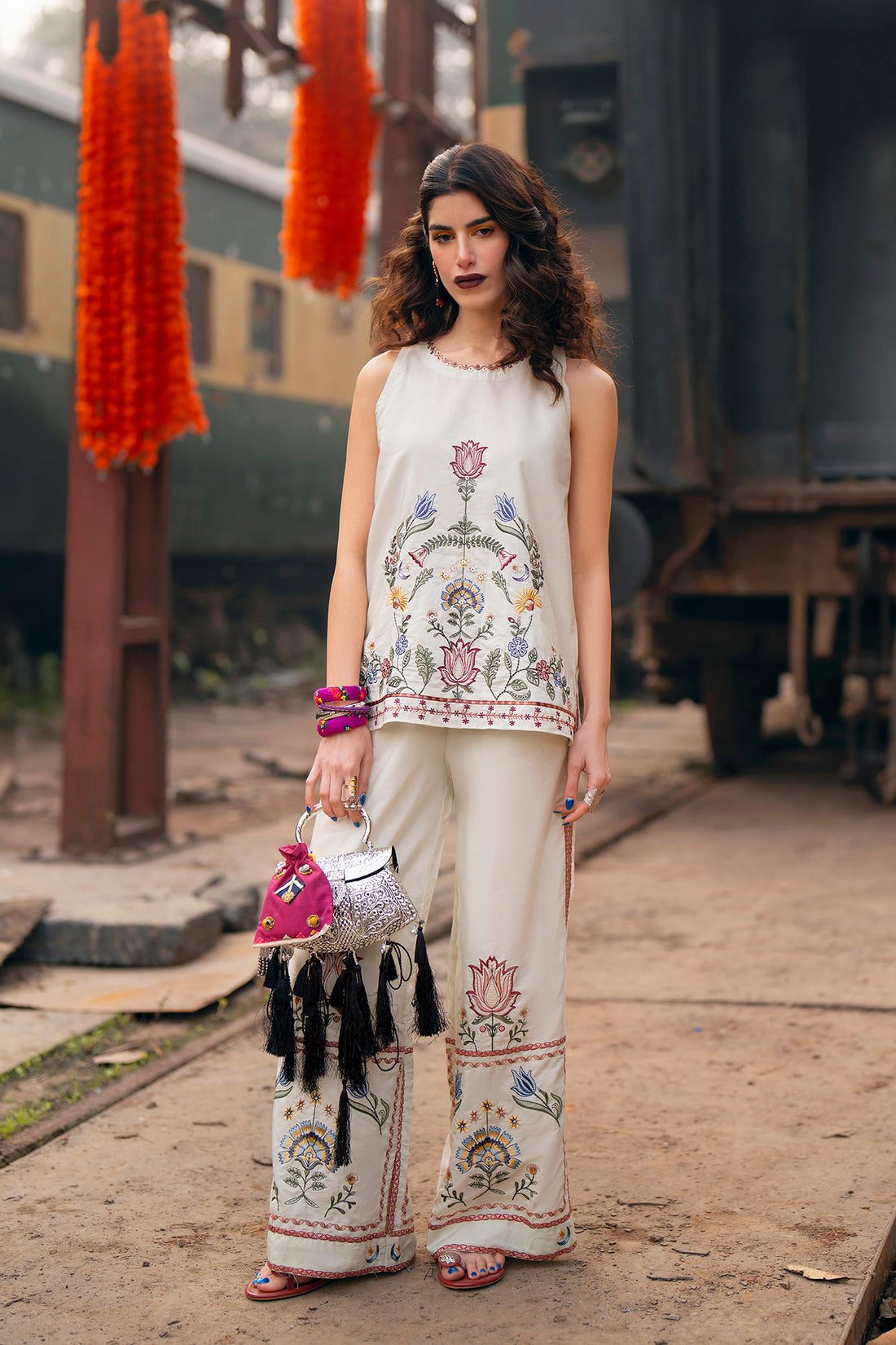 EMBROIDERED SUIT (E0770/119/004)