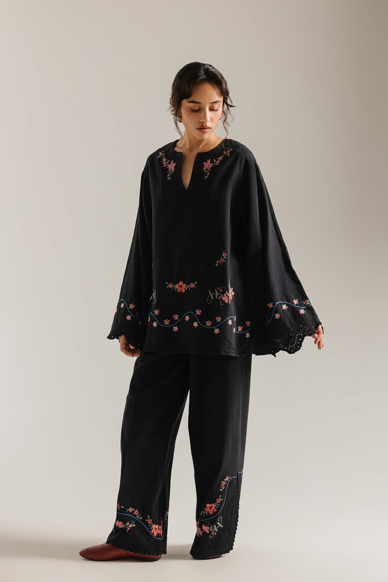 EMBROIDERED SUIT (E0773/106/902)