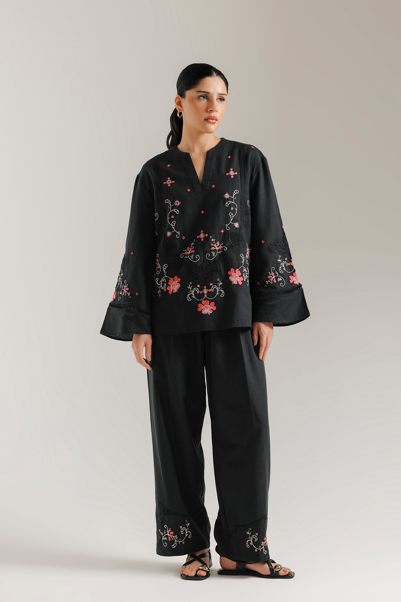 EMBROIDERED SUIT (E0798/106/901)