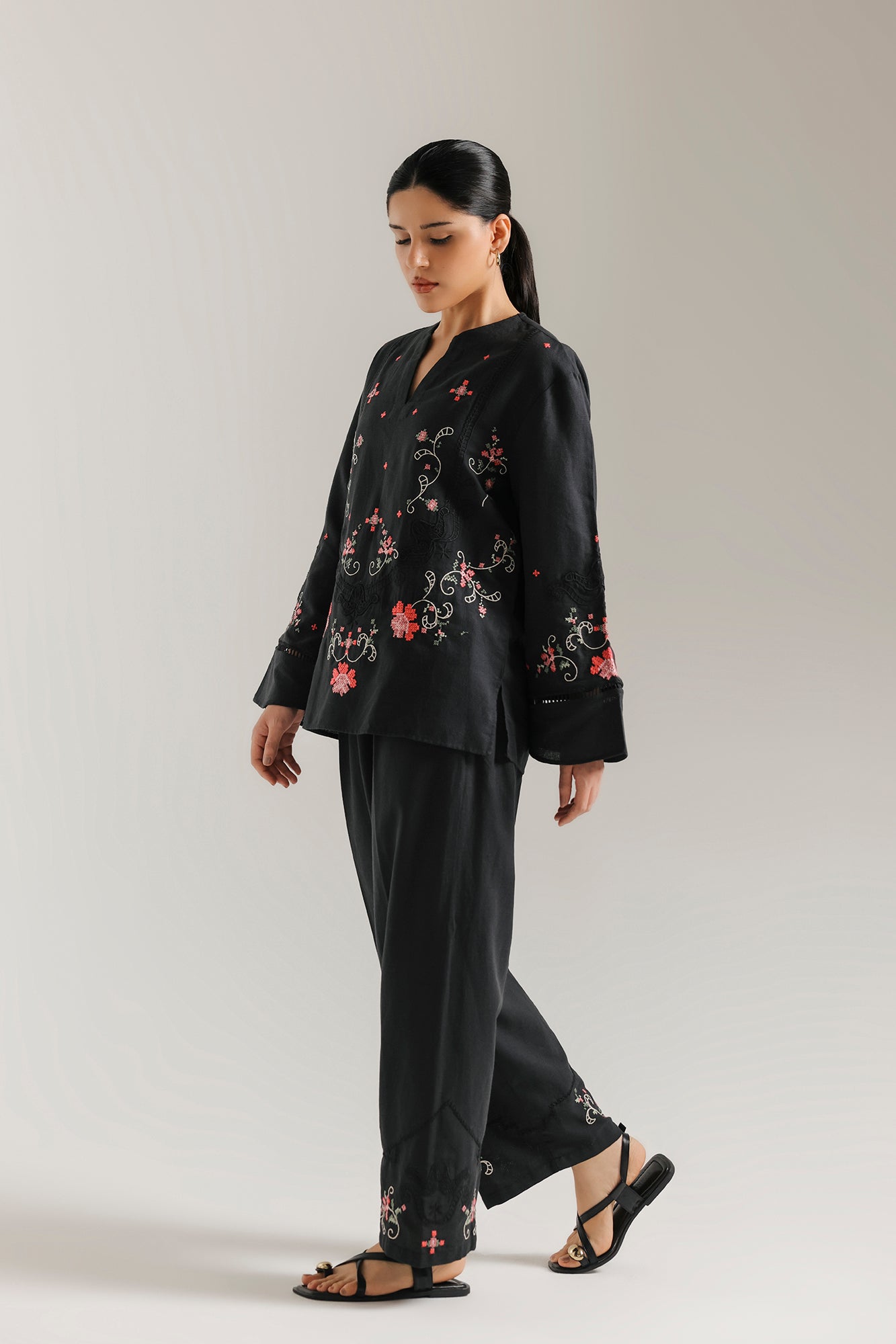 EMBROIDERED SUIT (E0798/106/901)