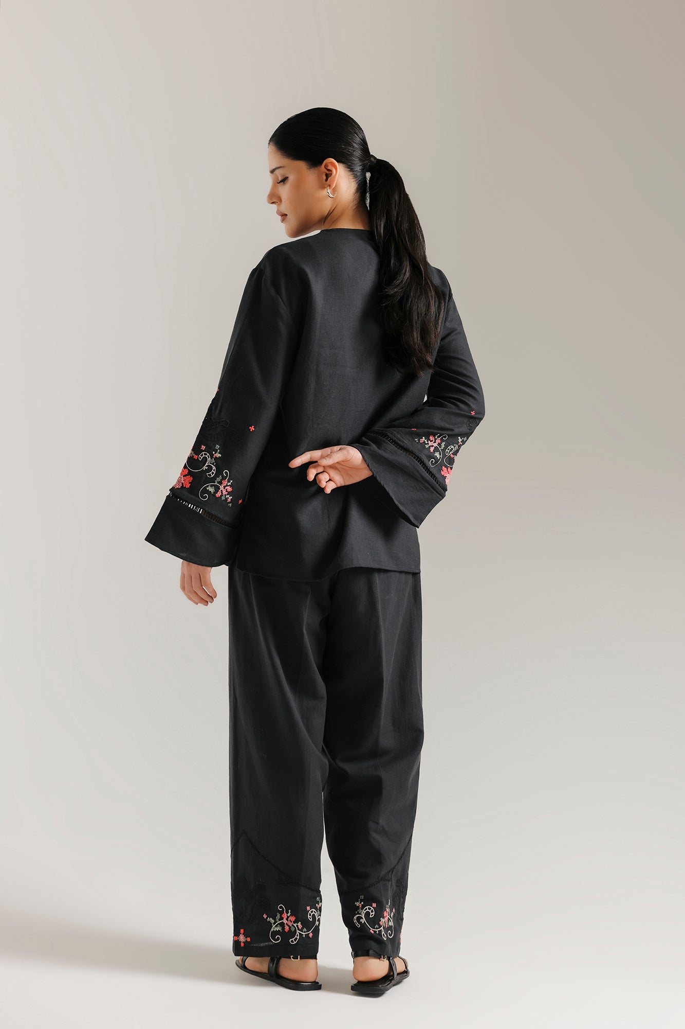EMBROIDERED SUIT (E0798/106/901)