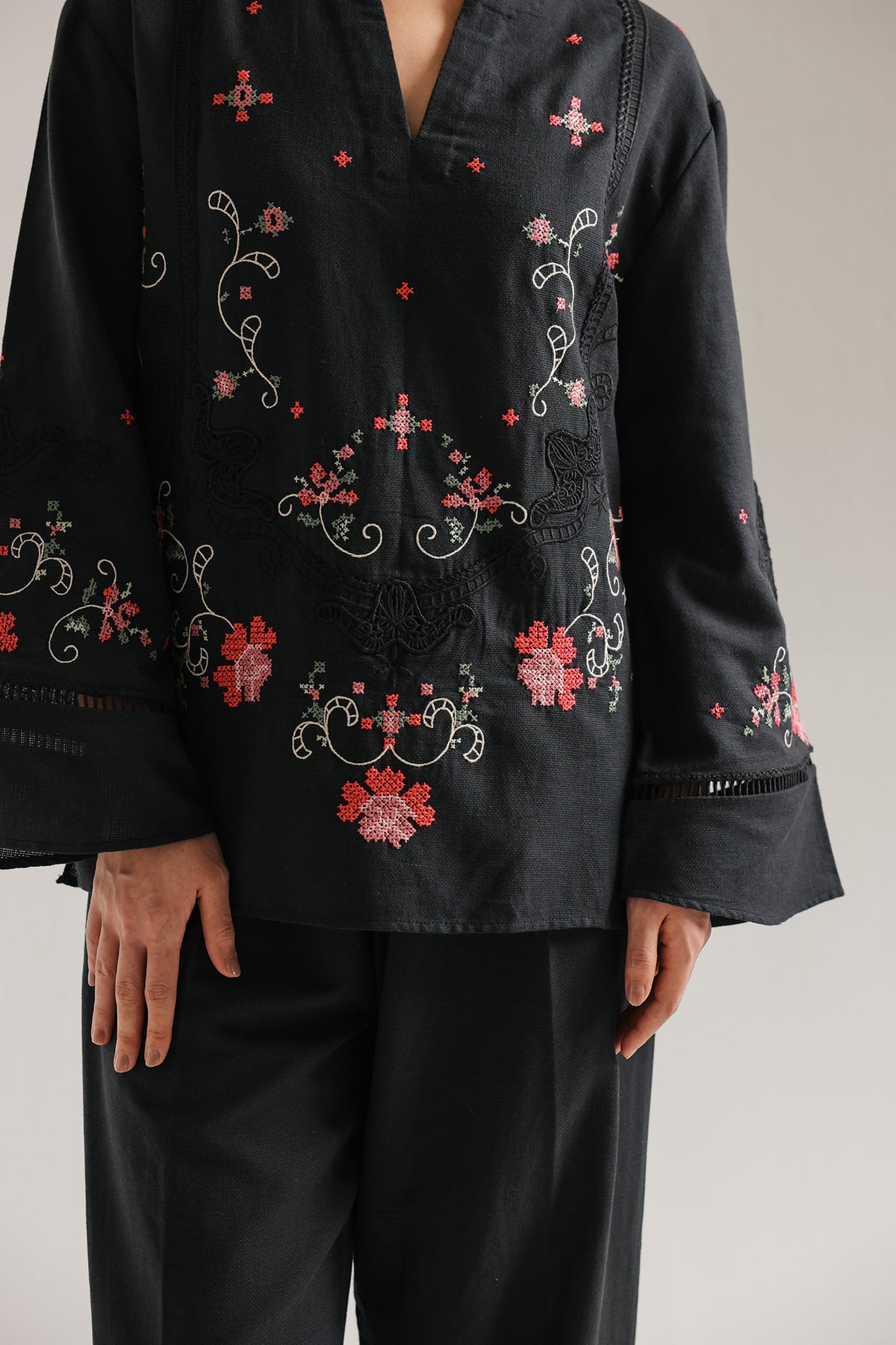 EMBROIDERED SUIT (E0798/106/901)