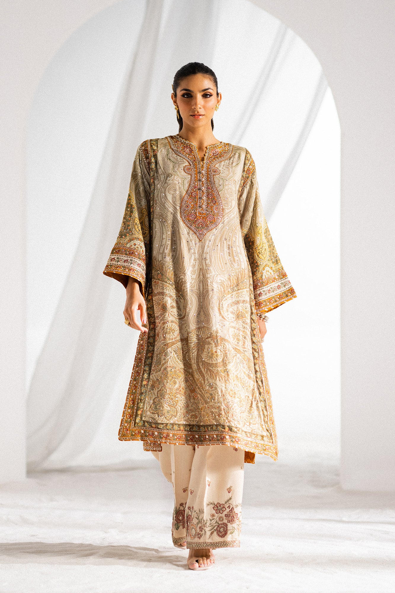 EMBROIDERED SUIT (E104/112/0810)