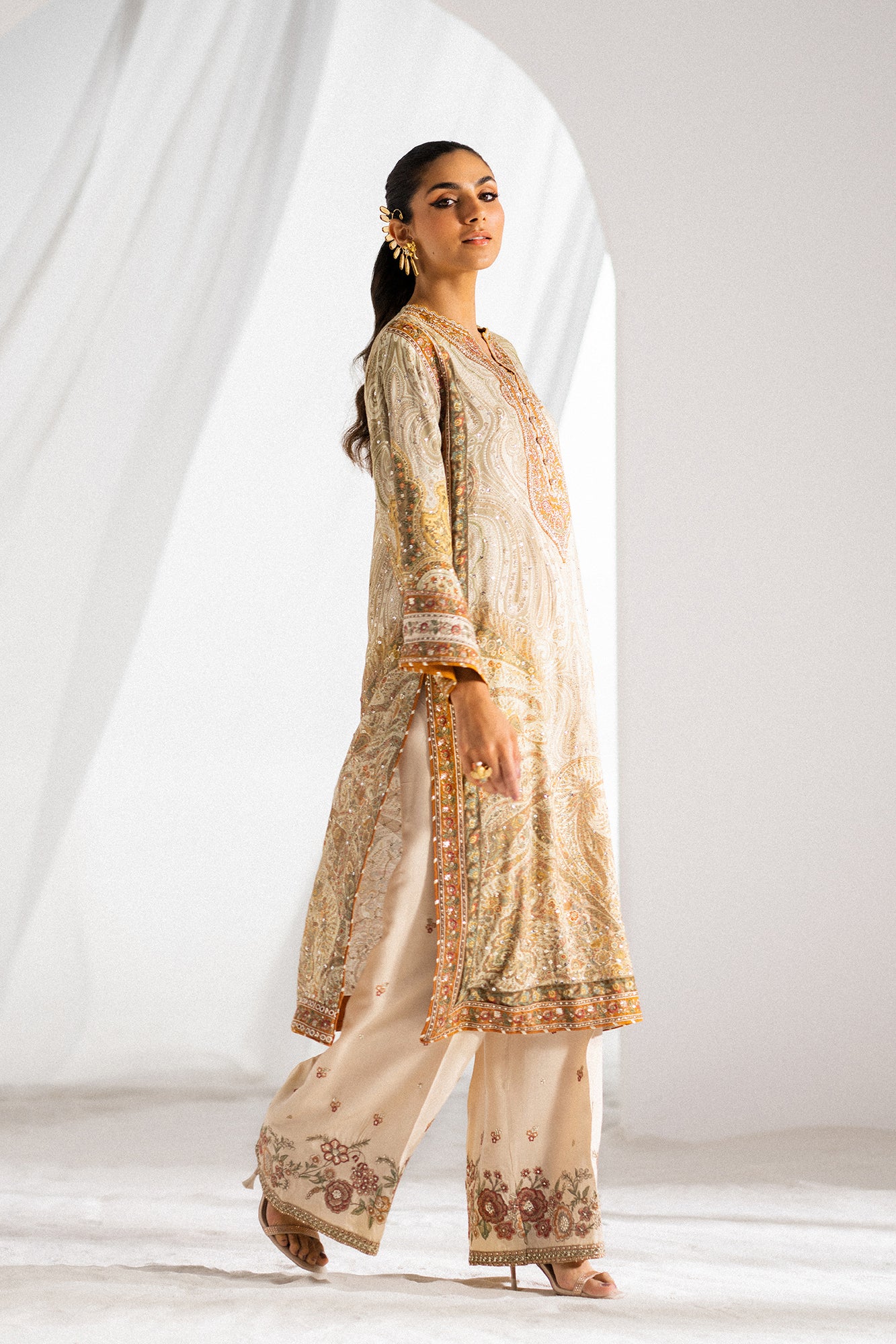 EMBROIDERED SUIT (E104/112/0810)
